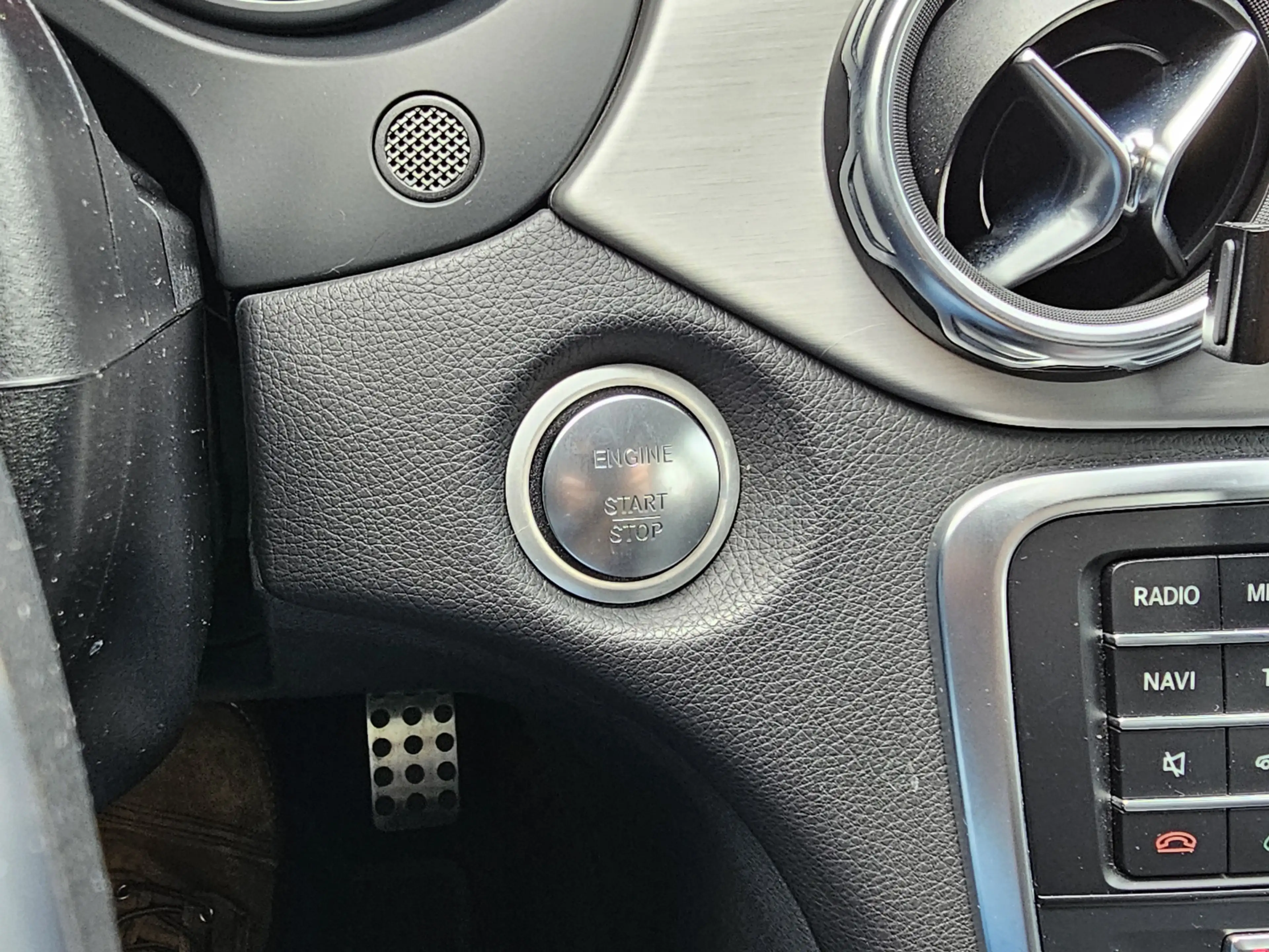 Mercedes-Benz GLA 45 AMG 4MATIC Premium,360 camera,Leder. — photo 39