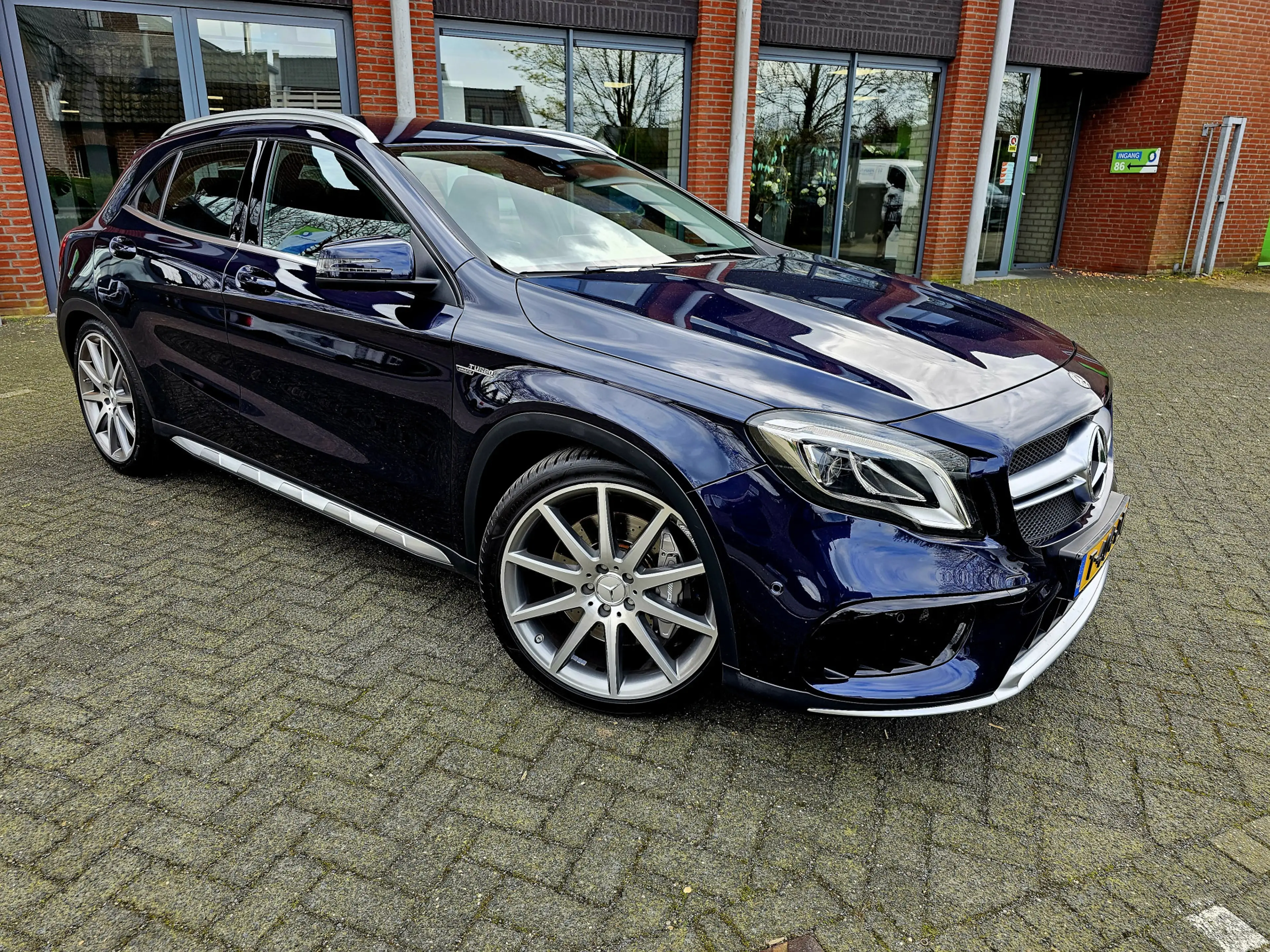 Mercedes-Benz GLA 45 AMG 4MATIC Premium,360 camera,Leder. — photo 16