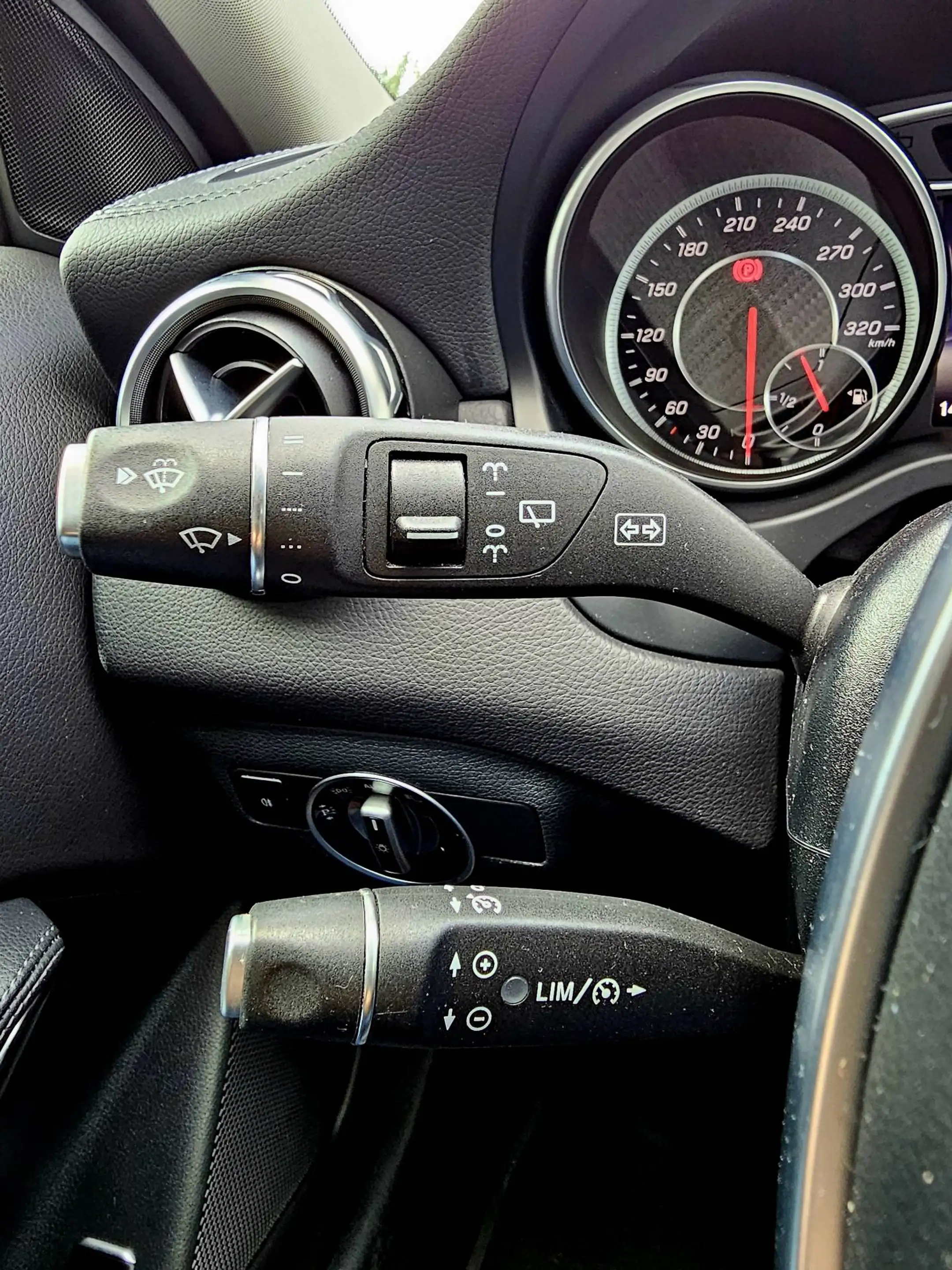 Mercedes-Benz GLA 45 AMG 4MATIC Premium,360 camera,Leder. — photo 28
