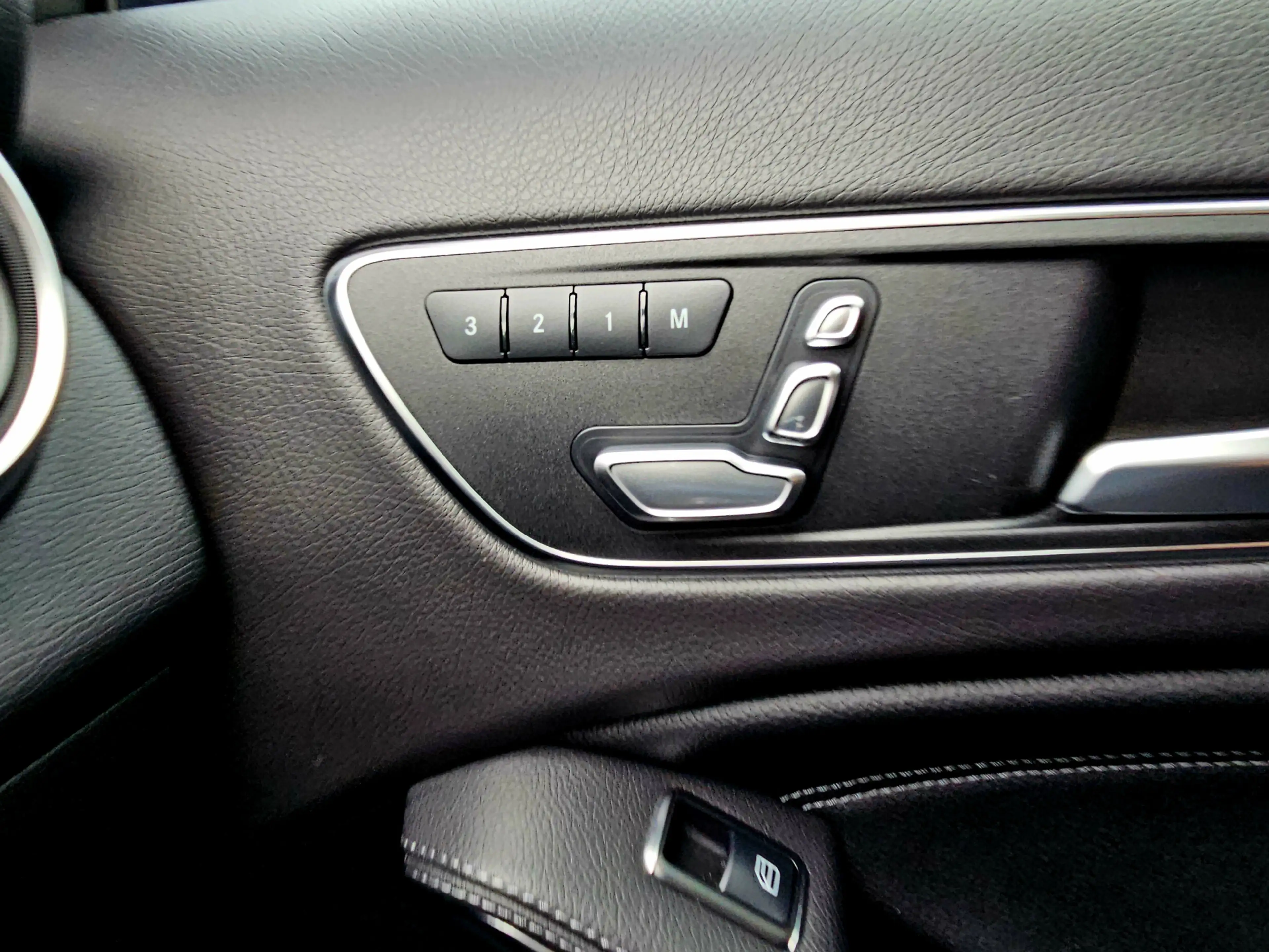 Mercedes-Benz GLA 45 AMG 4MATIC Premium,360 camera,Leder. — photo 36