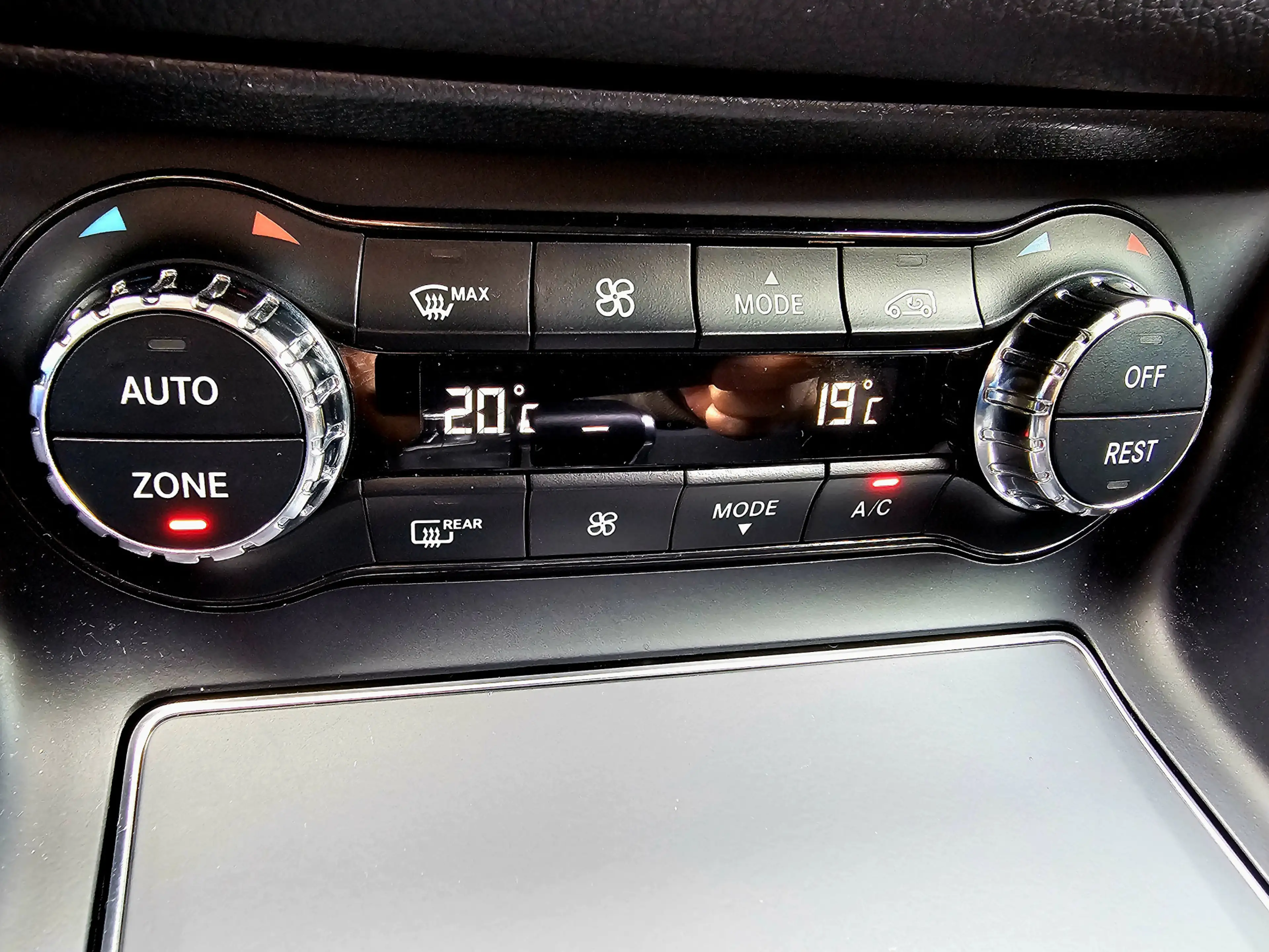 Mercedes-Benz GLA 45 AMG 4MATIC Premium,360 camera,Leder. — photo 30