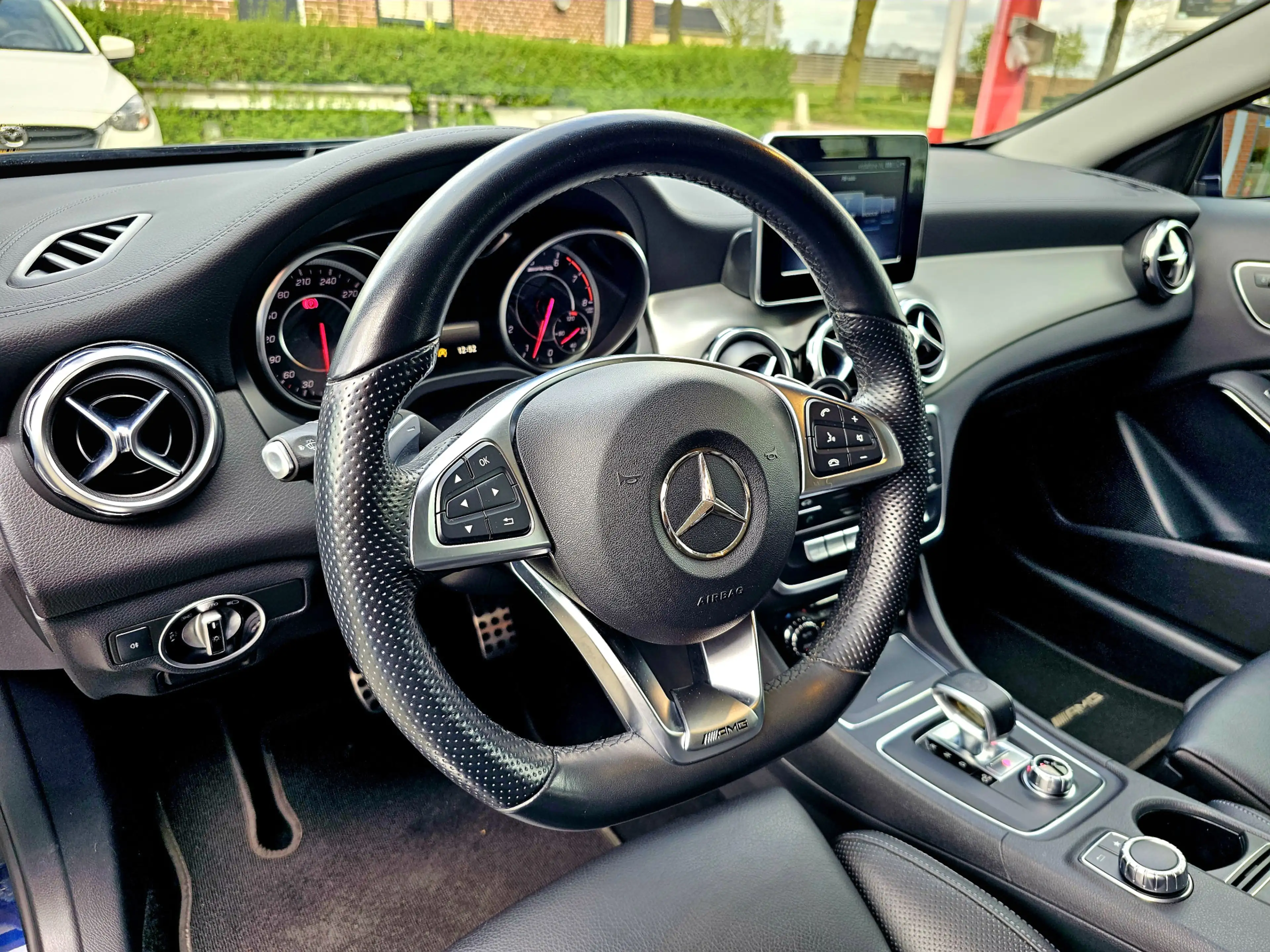 Mercedes-Benz GLA 45 AMG 4MATIC Premium,360 camera,Leder. — photo 19