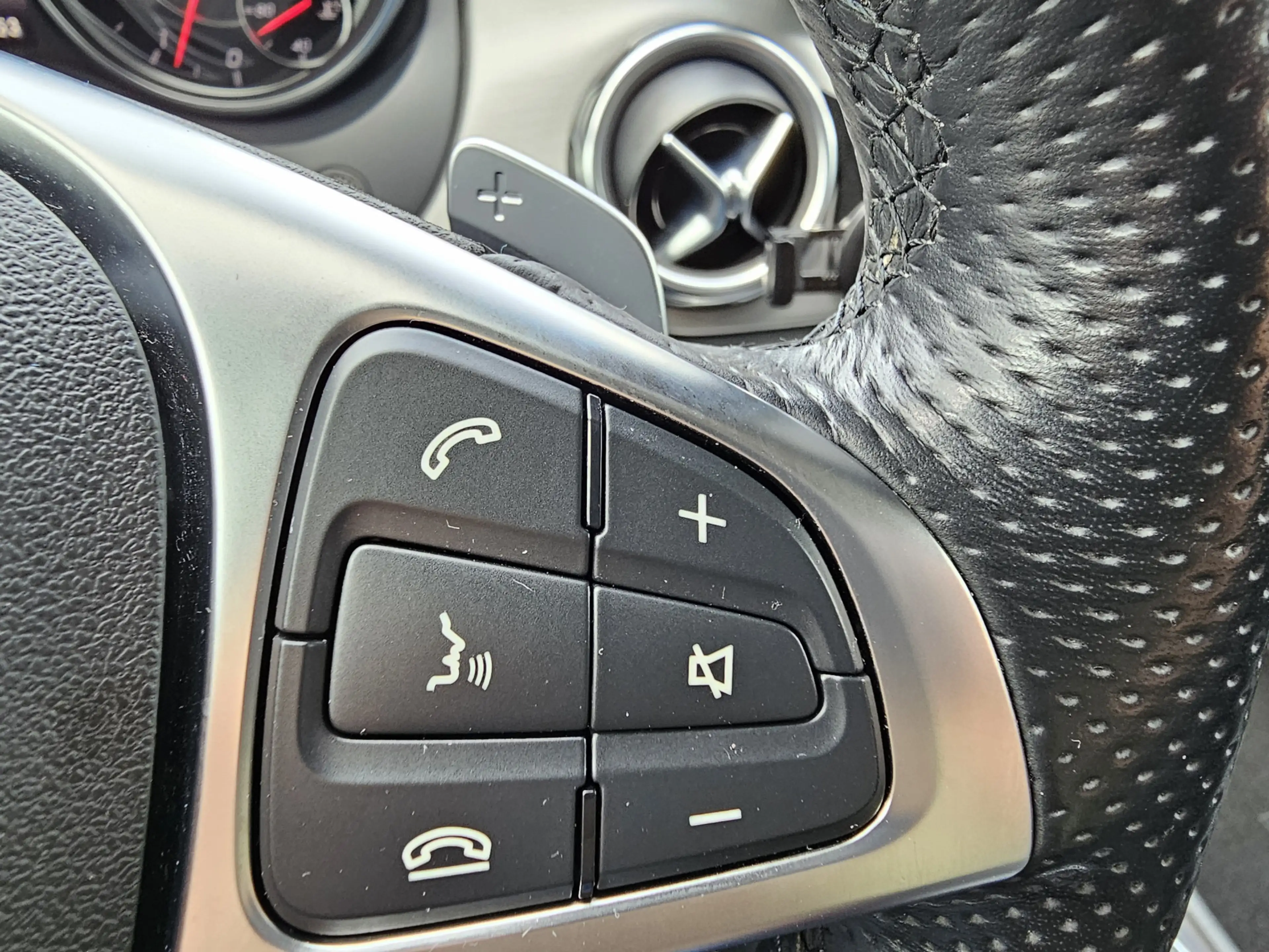Mercedes-Benz GLA 45 AMG 4MATIC Premium,360 camera,Leder. — photo 27