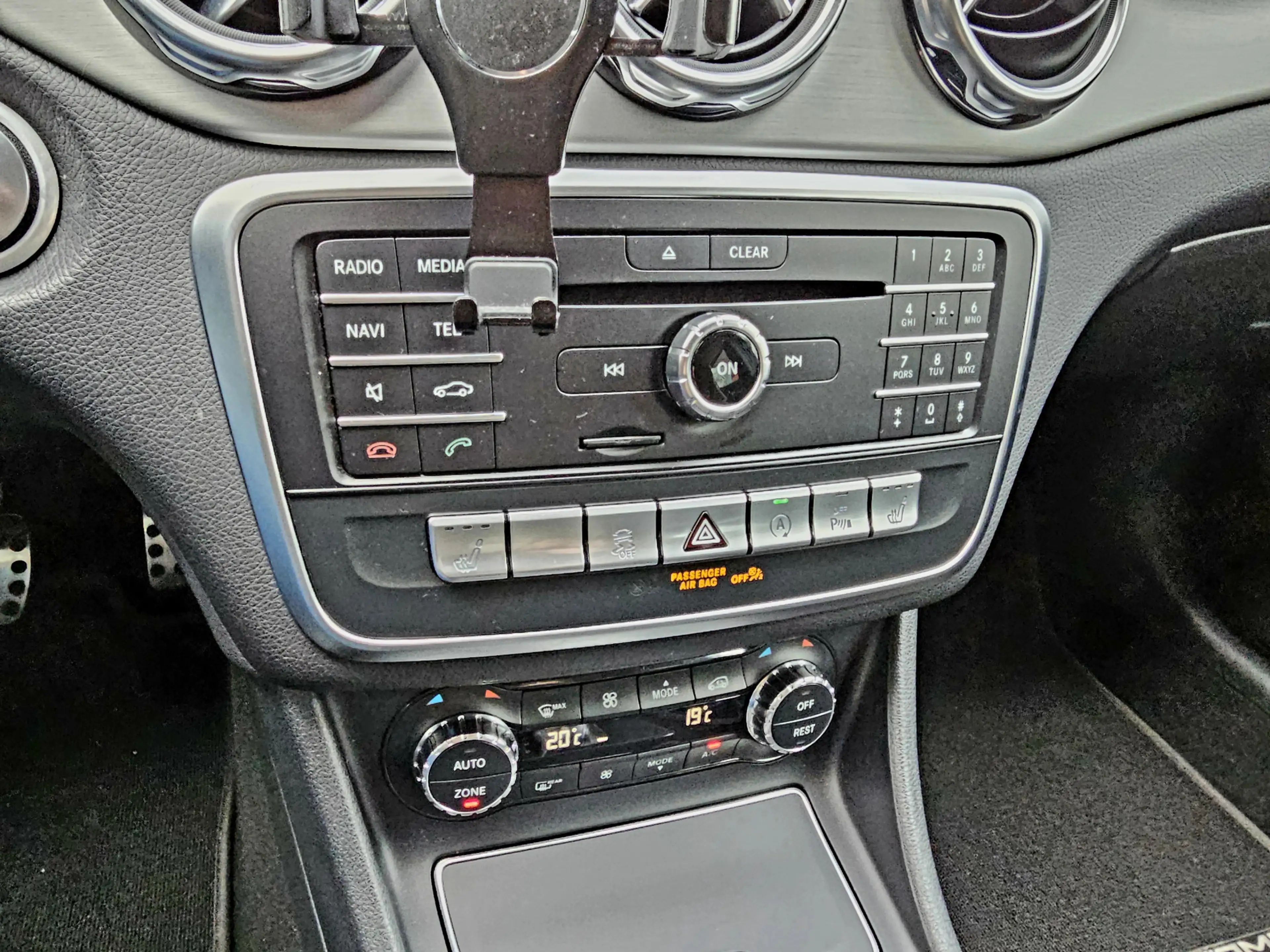 Mercedes-Benz GLA 45 AMG 4MATIC Premium,360 camera,Leder. — photo 29