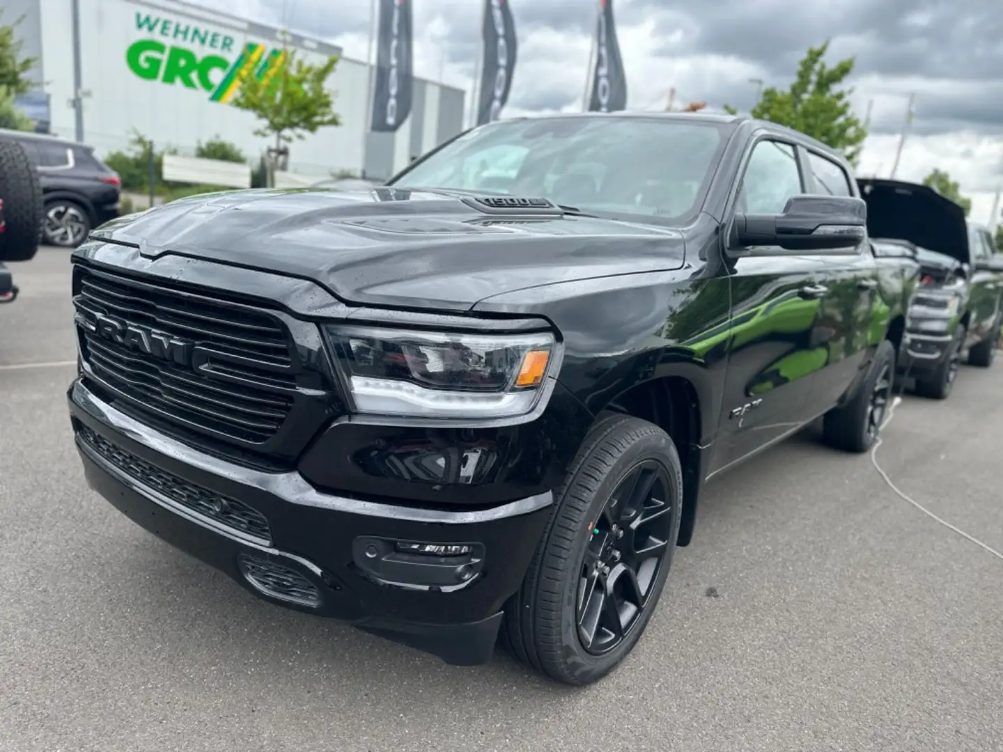 Dodge RAM NIGHT EDITION GT V8 LEER COVER HEAD UP TECHN Negro - 2