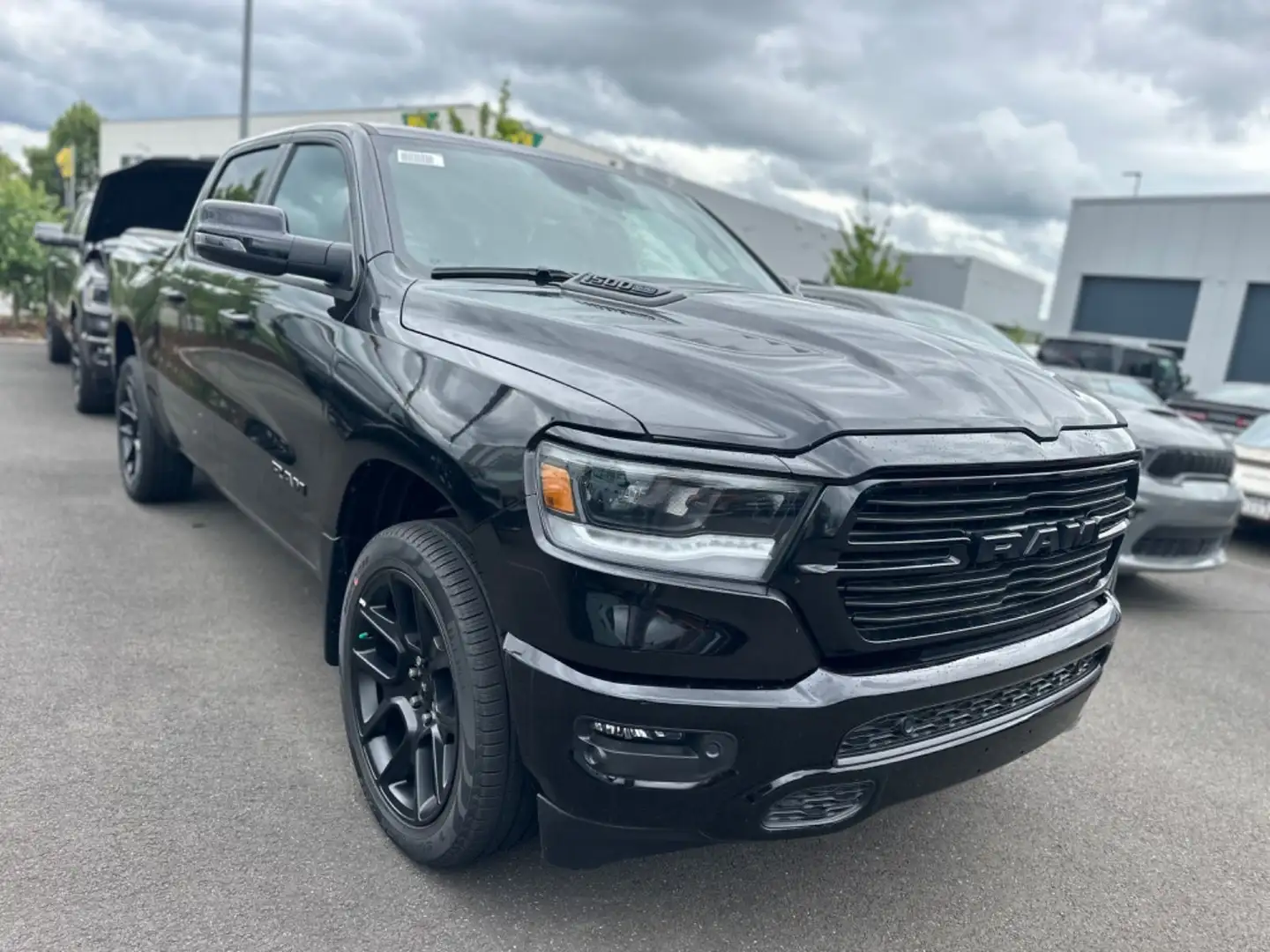 Dodge RAM NIGHT EDITION GT V8 LEER COVER HEAD UP TECHN Negro - 1
