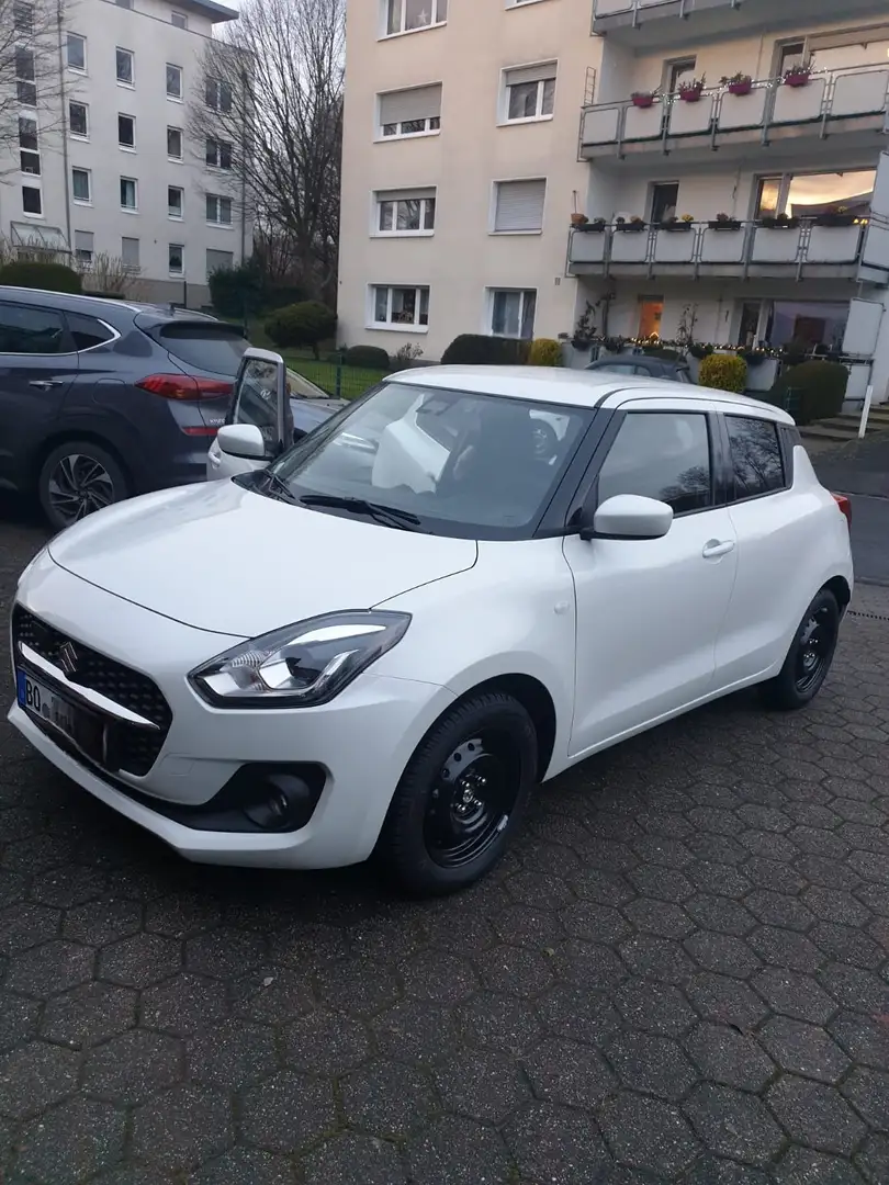 Suzuki Swift 1.2 Dualjet Hybrid Comfort Bílá - 1