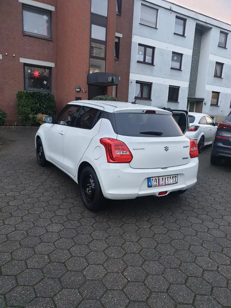 Suzuki Swift 1.2 Dualjet Hybrid Comfort Bílá - 2