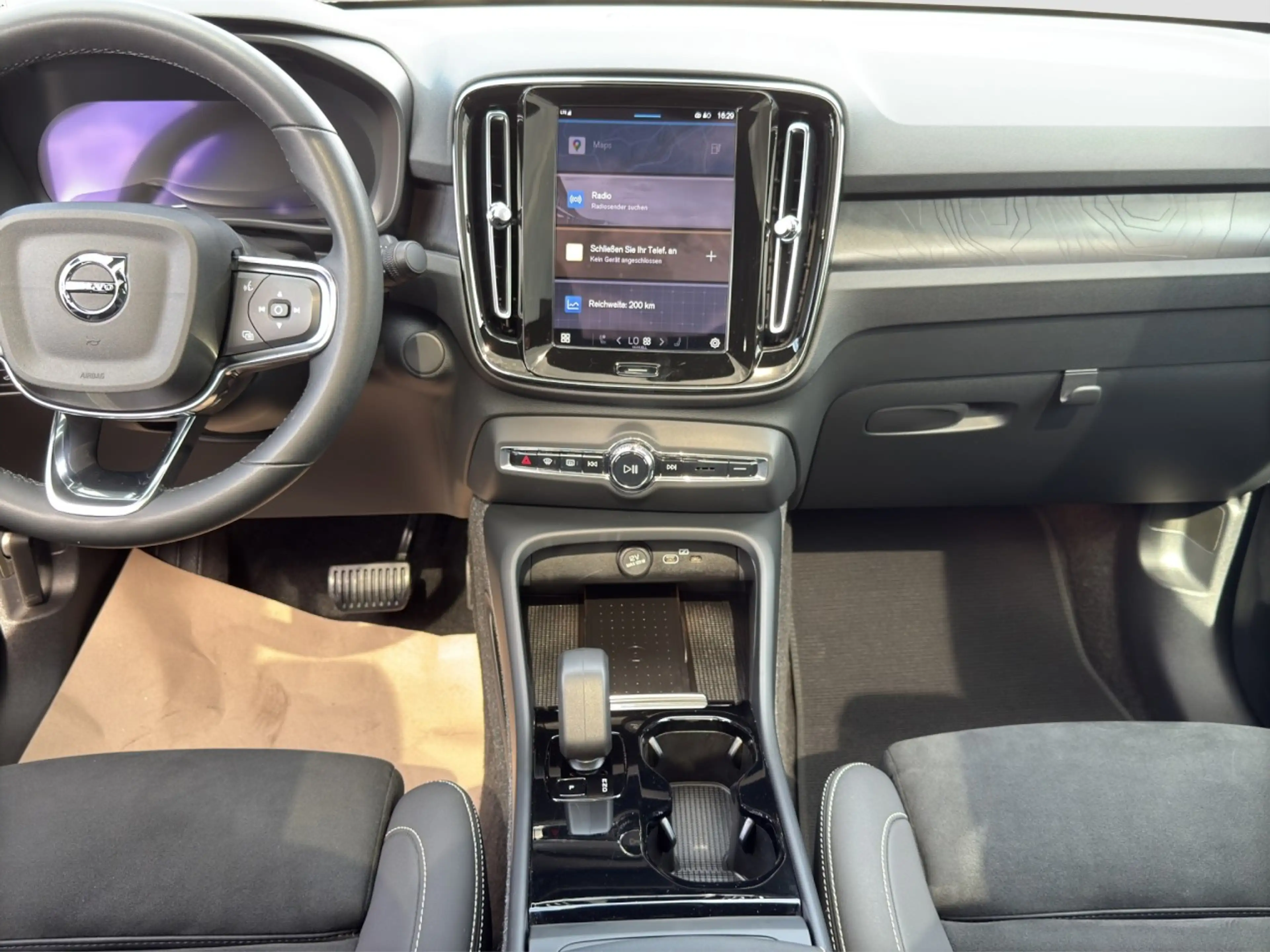 Volvo C40 Twin Pure Electric AWD Plus/Pano/SHZ/LHZ/20Z — photo 11