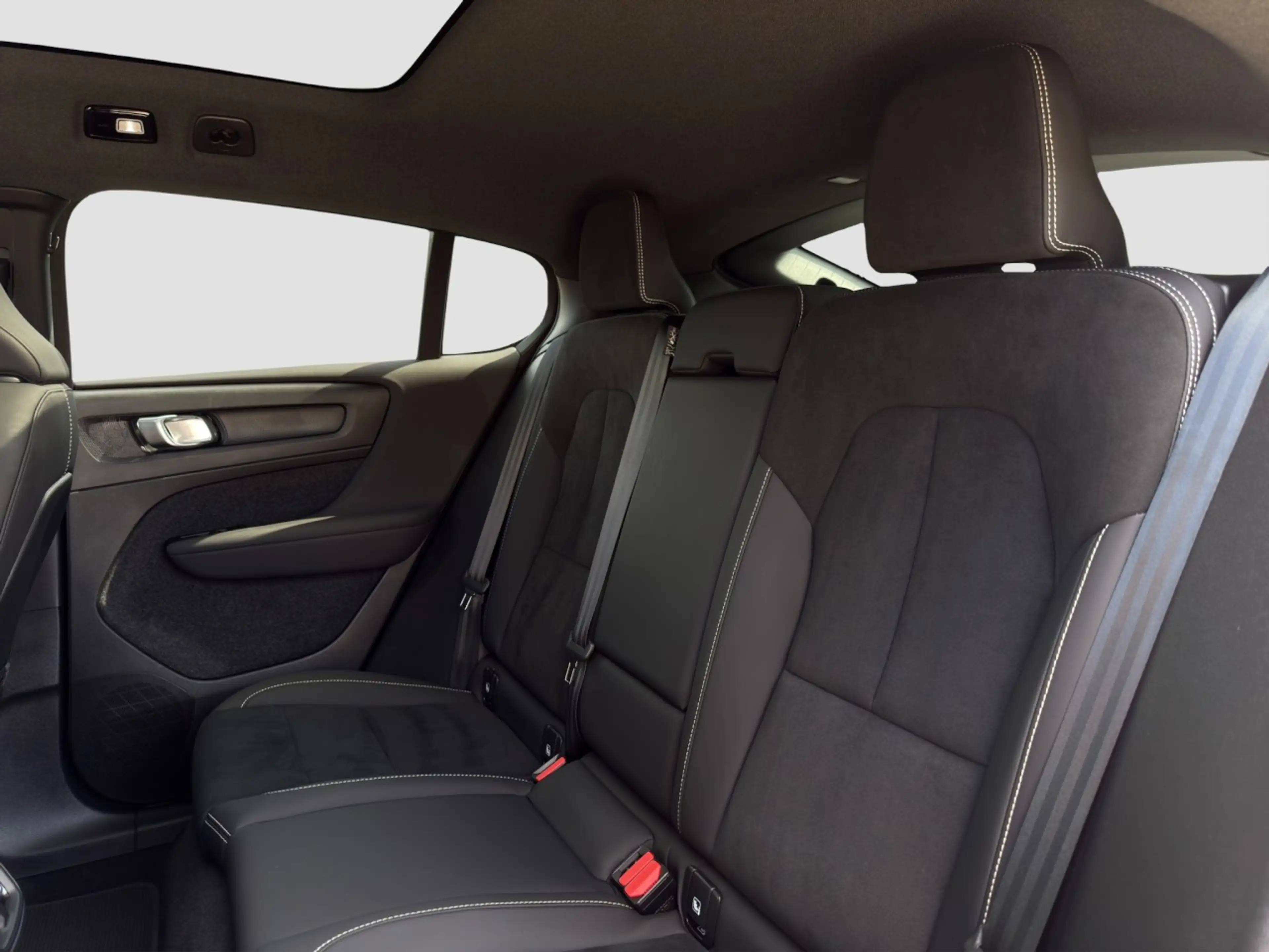 Volvo C40 Twin Pure Electric AWD Plus/Pano/SHZ/LHZ/20Z — photo 14