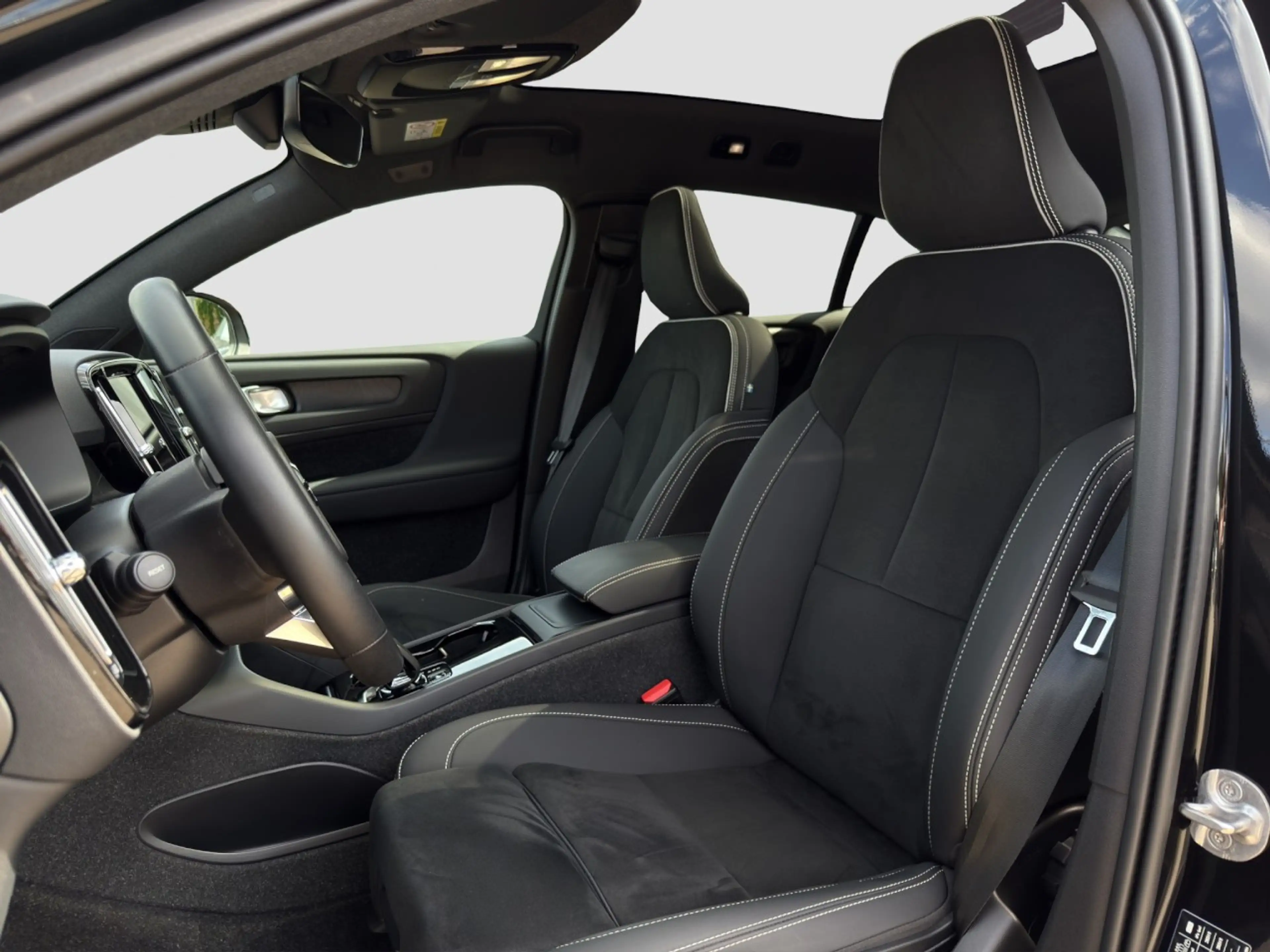 Volvo C40 Twin Pure Electric AWD Plus/Pano/SHZ/LHZ/20Z — photo 13