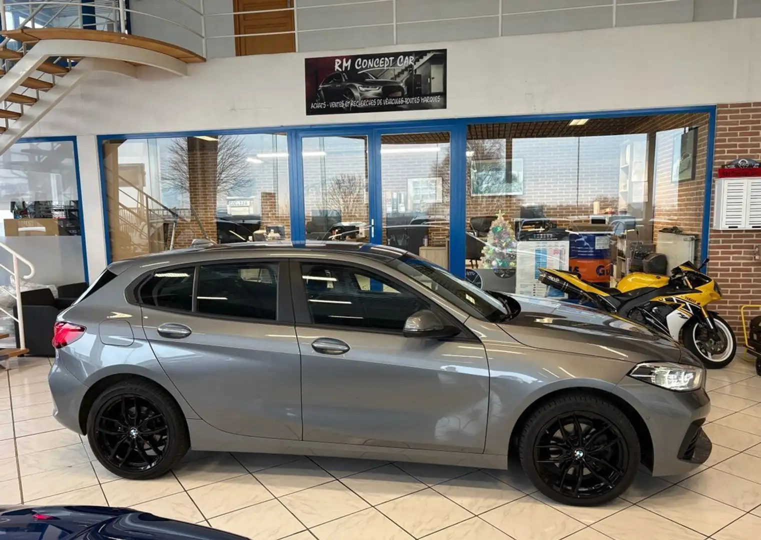 BMW 118 SERIE 118DA BUSINESS DESIGN 150CH GPS-LED-VIRTUAL-JANTES 18-CAMERA Grau - 2