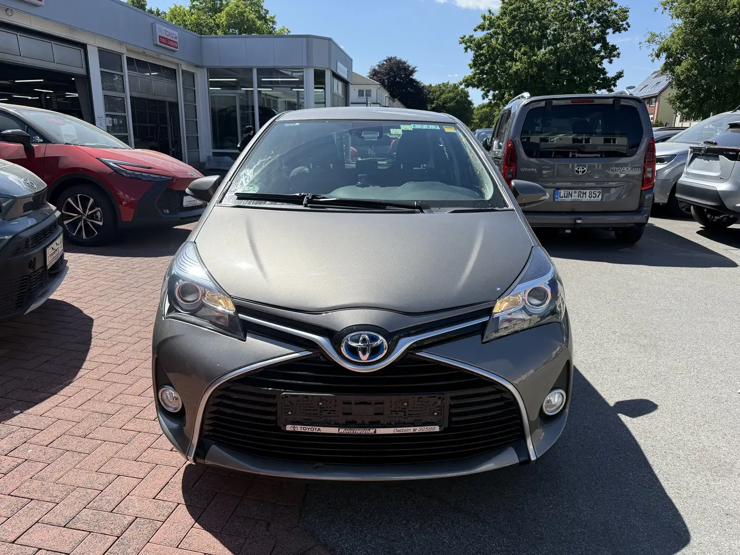 Toyota Yaris Edition-S Hybrid Gris - 1