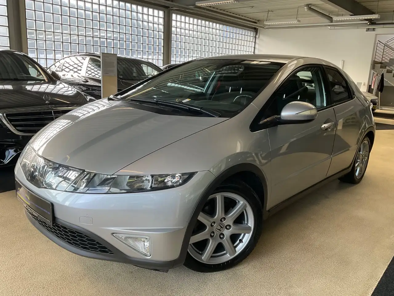 Honda Civic Lim. 5-trg. 1.8 Sport — photo 1 of 23