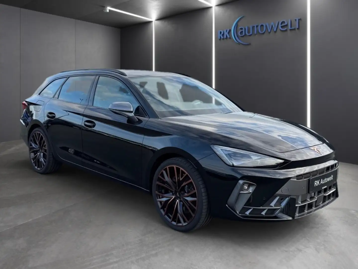 CUPRA Leon Sportst. 1.5 e-Hybr. VZ Matrix AHK Sennheiser Zwart - 2