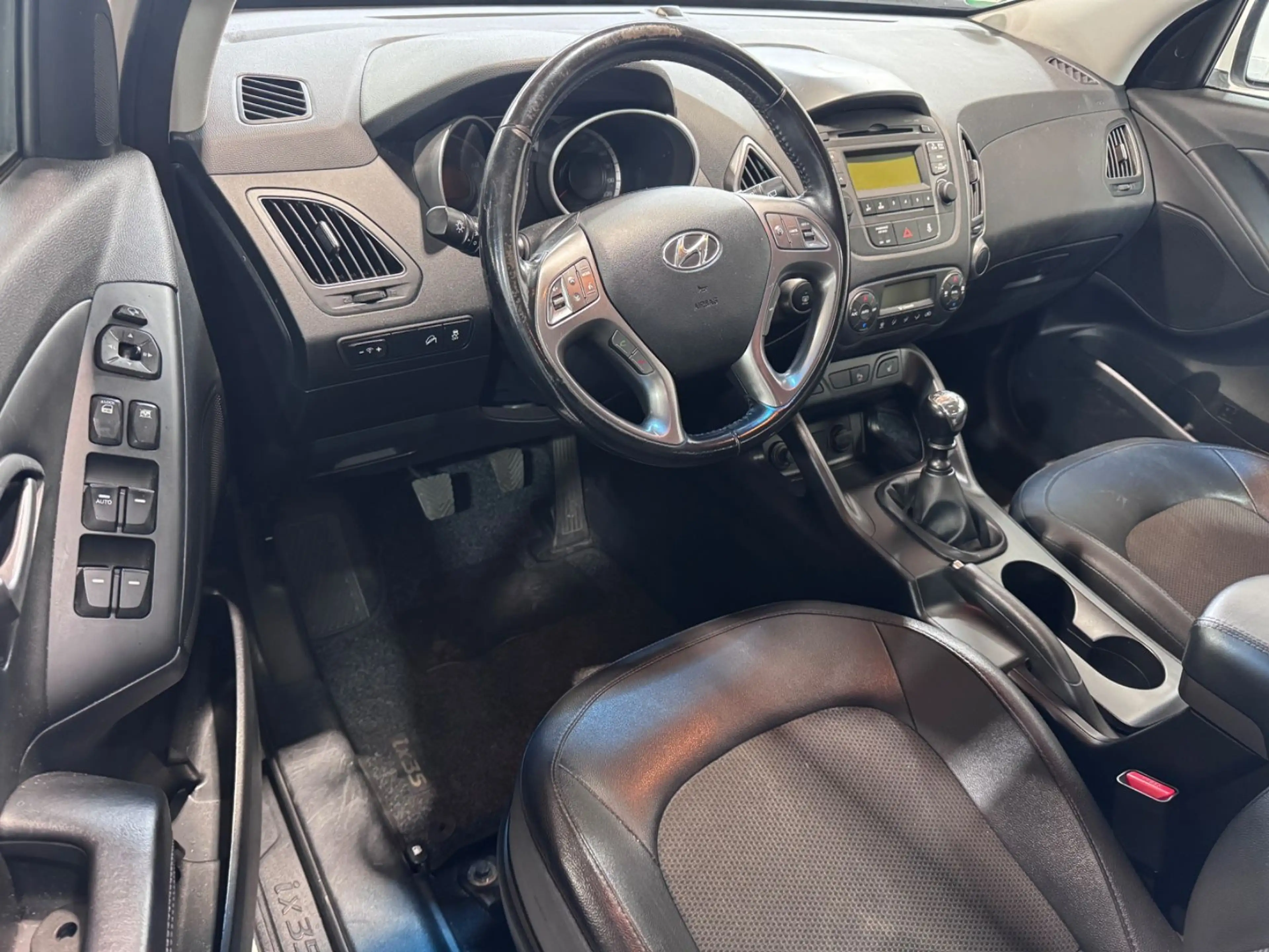 Hyundai iX35 FIFA World Cup Edition 2WD — photo 3