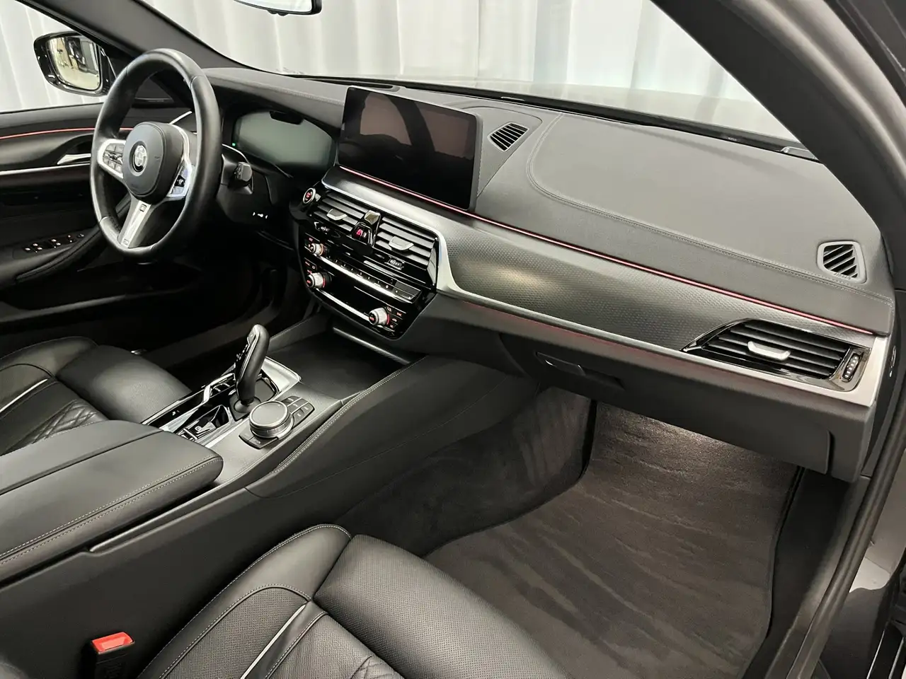 BMW 530 d xDrive *M-Sport / MEGA Ausstattung / AHV*, миниатюра 8