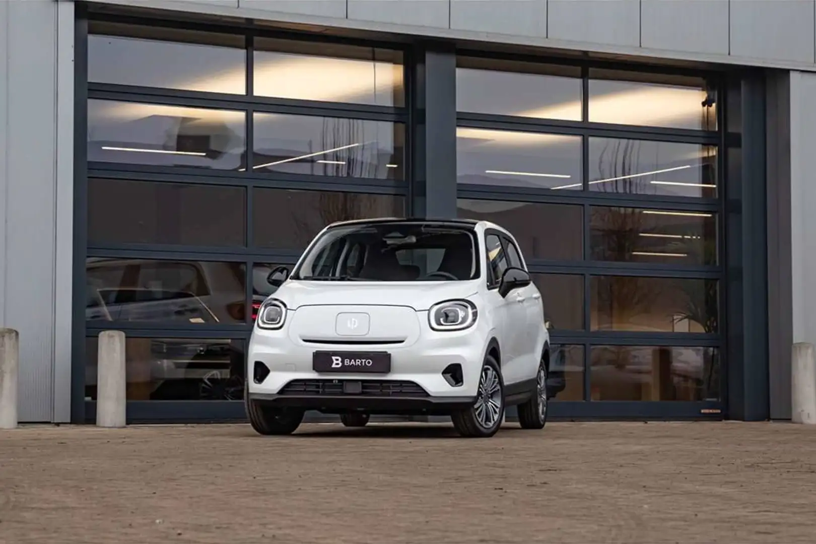 Leapmotor T03 Elektrisch - 95 PK - ACC - Camera - Pano - Airco - Wit - 1