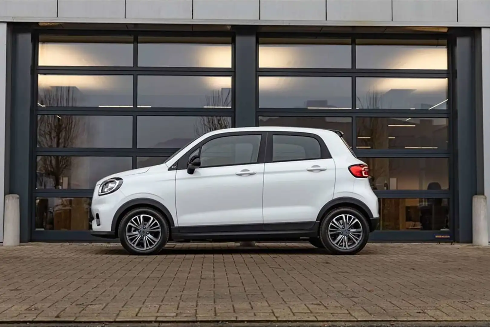 Leapmotor T03 Elektrisch - 95 PK - ACC - Camera - Pano - Airco - Wit - 2