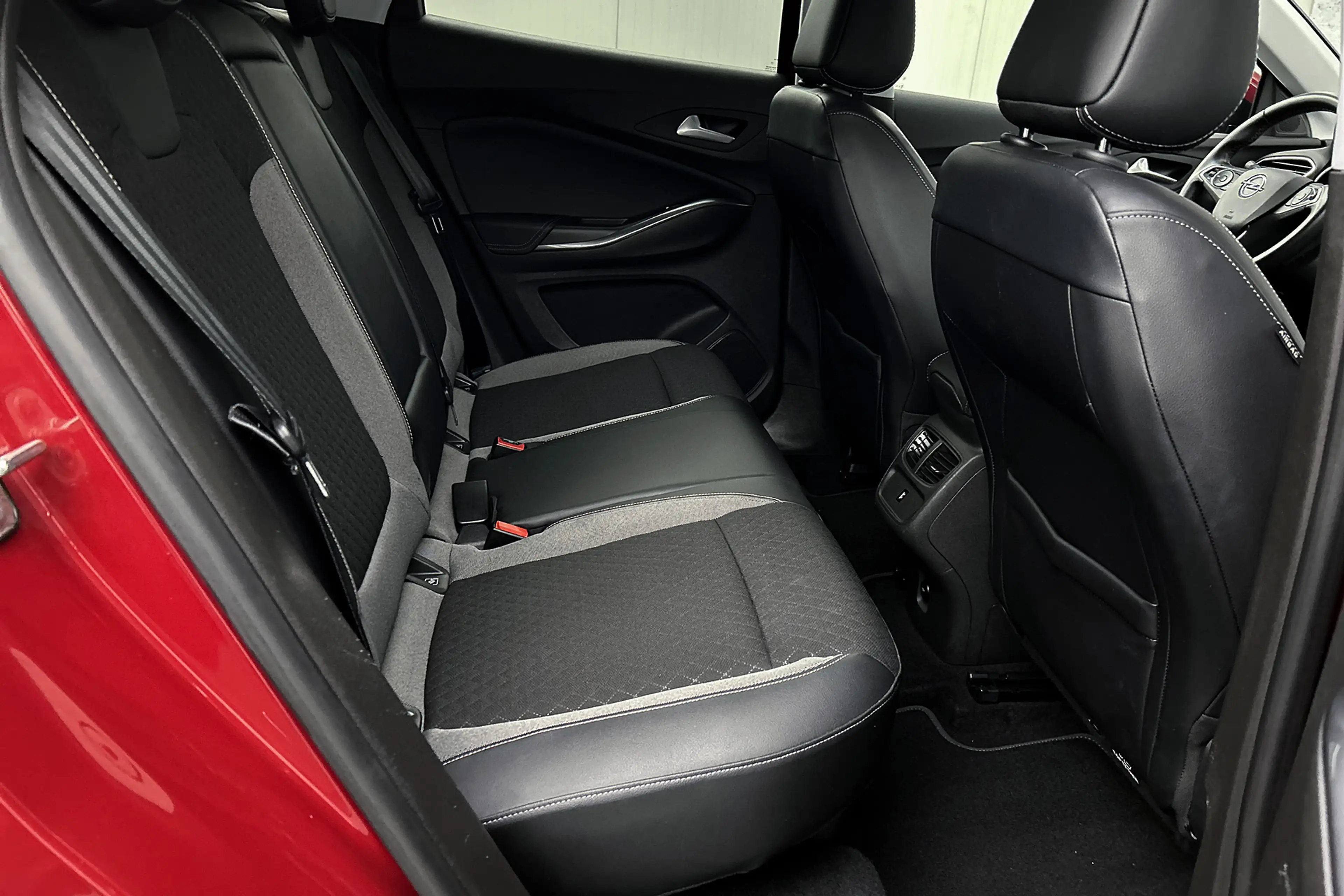 Opel Grandland X 1.2 Turbo Business Executive | Trekhaak | Half led — photo 28