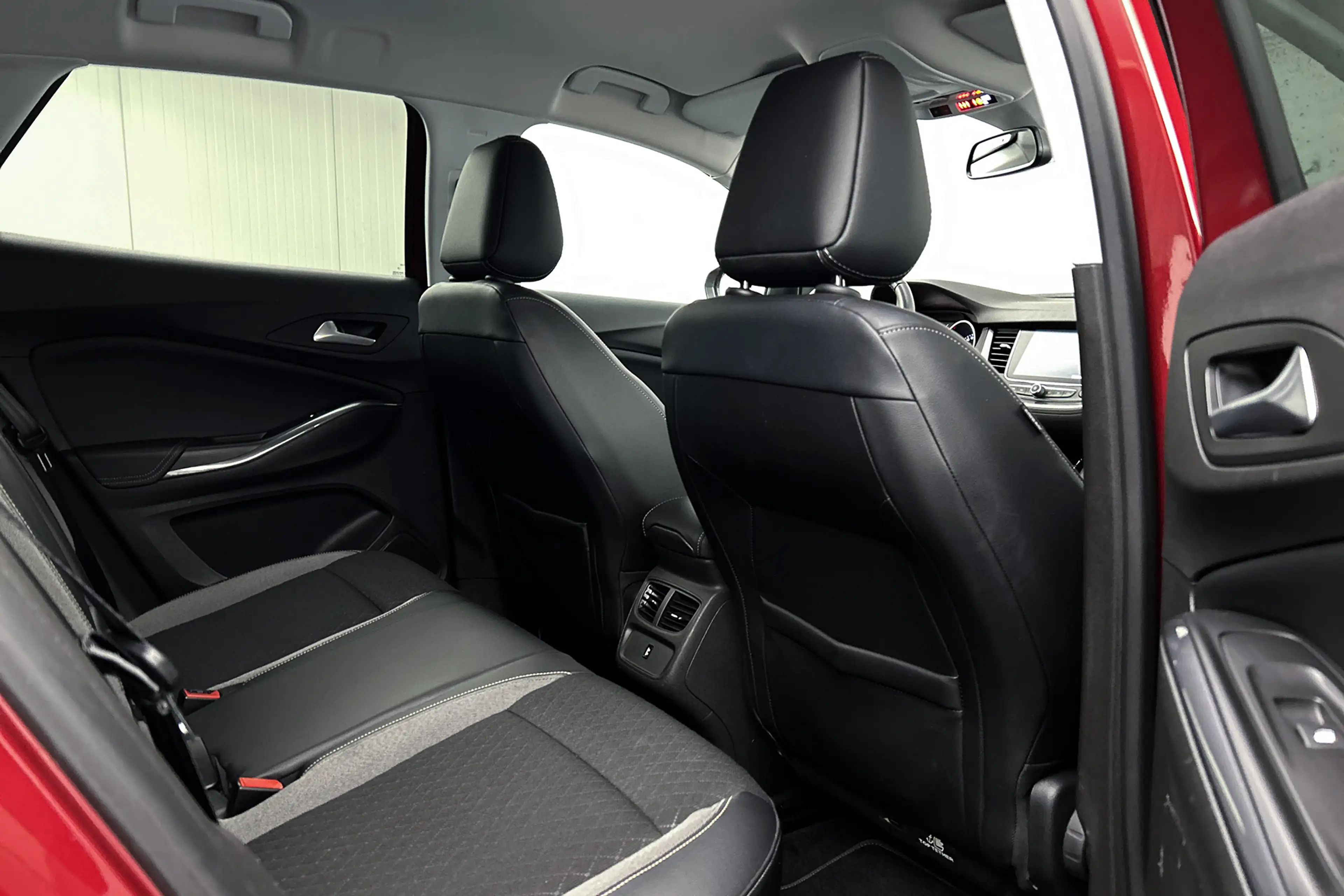 Opel Grandland X 1.2 Turbo Business Executive | Trekhaak | Half led — photo 17
