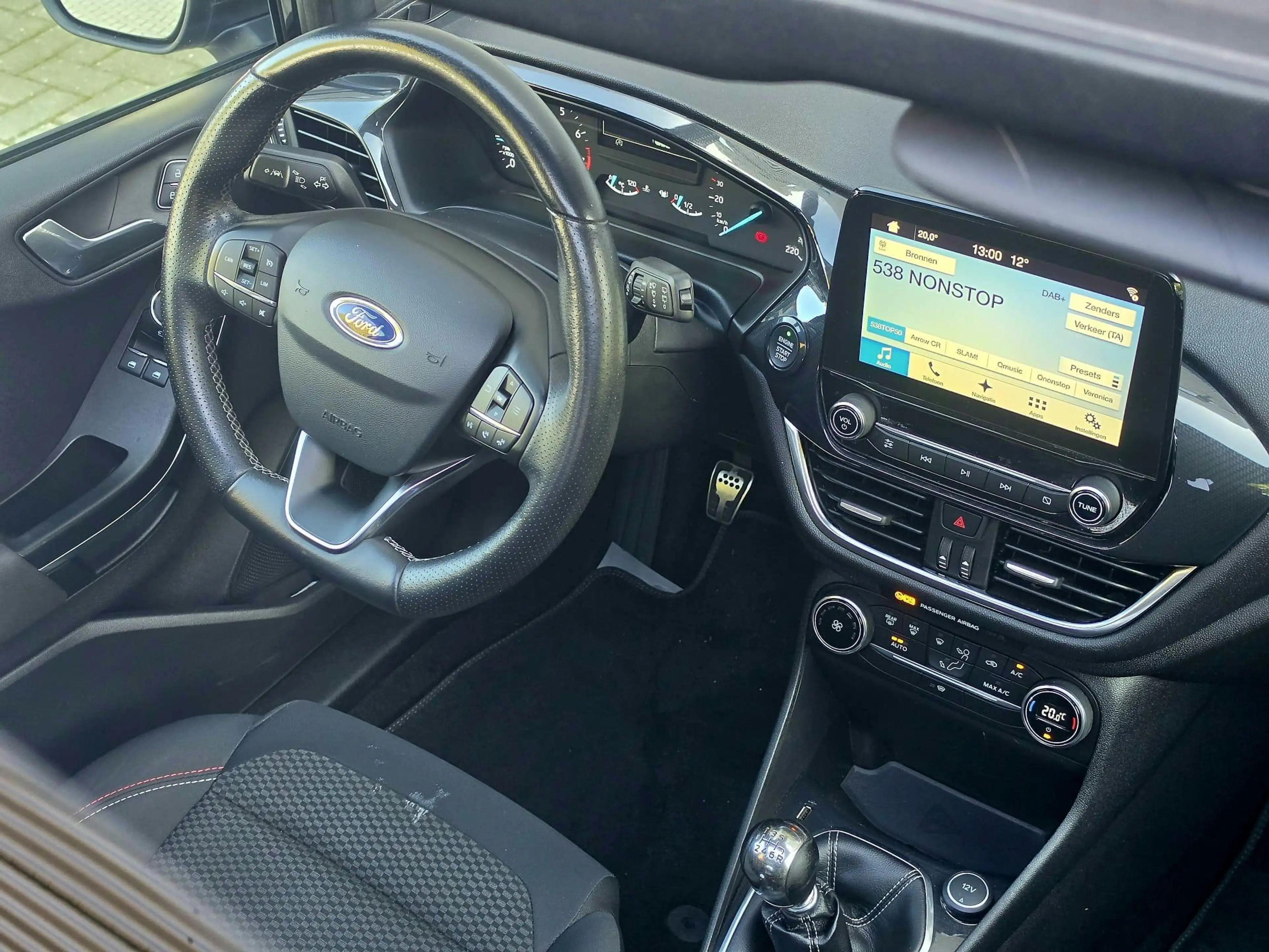 Ford Fiesta 1.0 EcoBoost ST-Line Pano / Nieuwe Distributieriem — photo 11