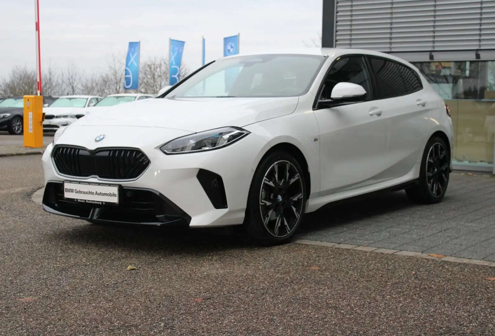 BMW 118 d 5-Türer M Sport ACC AdLED HeadUp Kamera Weiß - 1