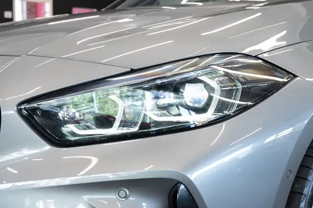 BMW 1 Series view 4