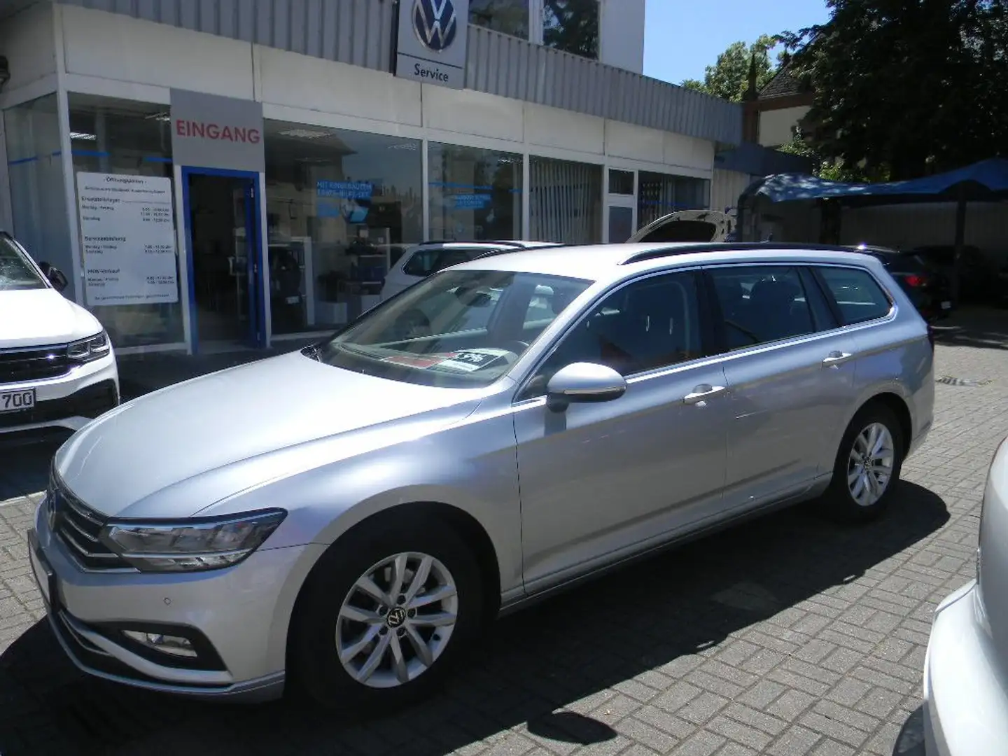 Volkswagen Passat Variant Business 2,0 TDI DSG AHK KAM. Silber - 1