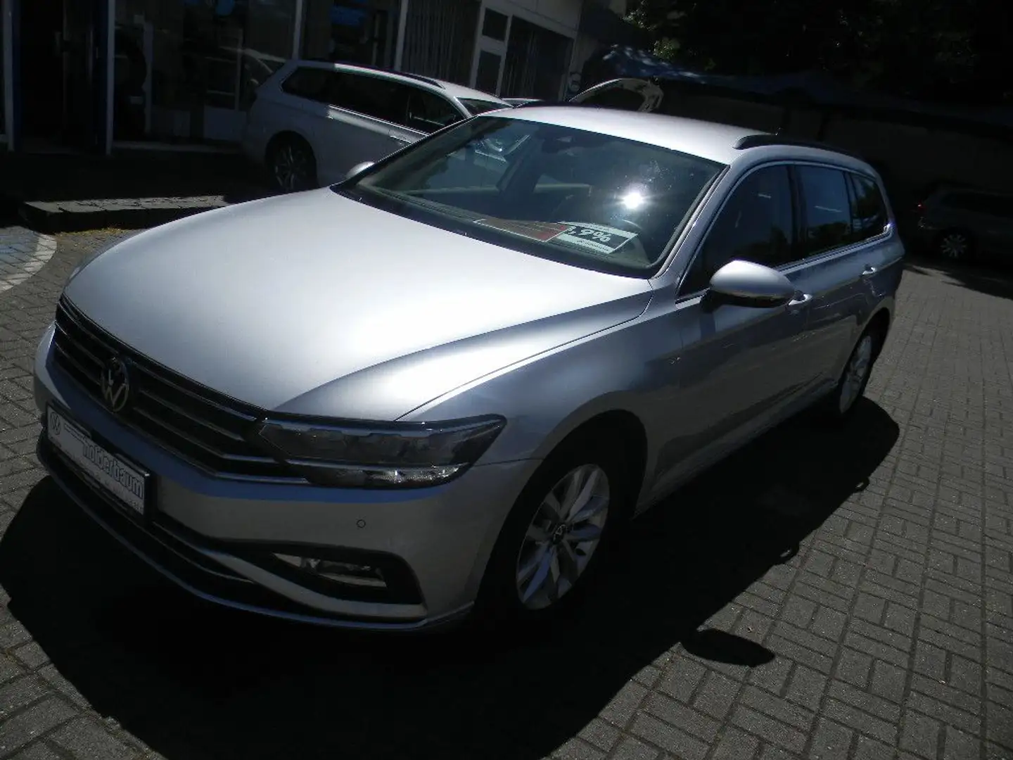 Volkswagen Passat Variant Business 2,0 TDI DSG AHK KAM. Silber - 2