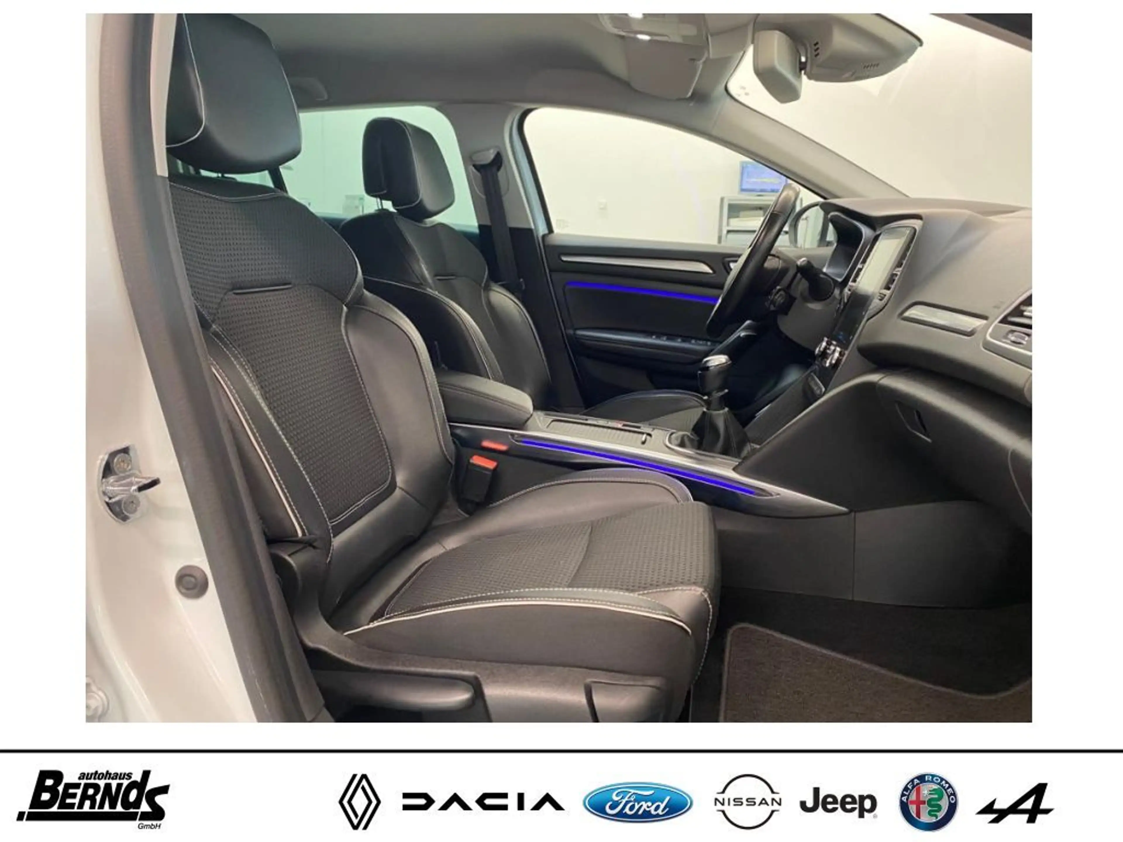 Renault Megane Grandtour TCe 140 GPF BOSE EDITION Easy-Parking — photo 3