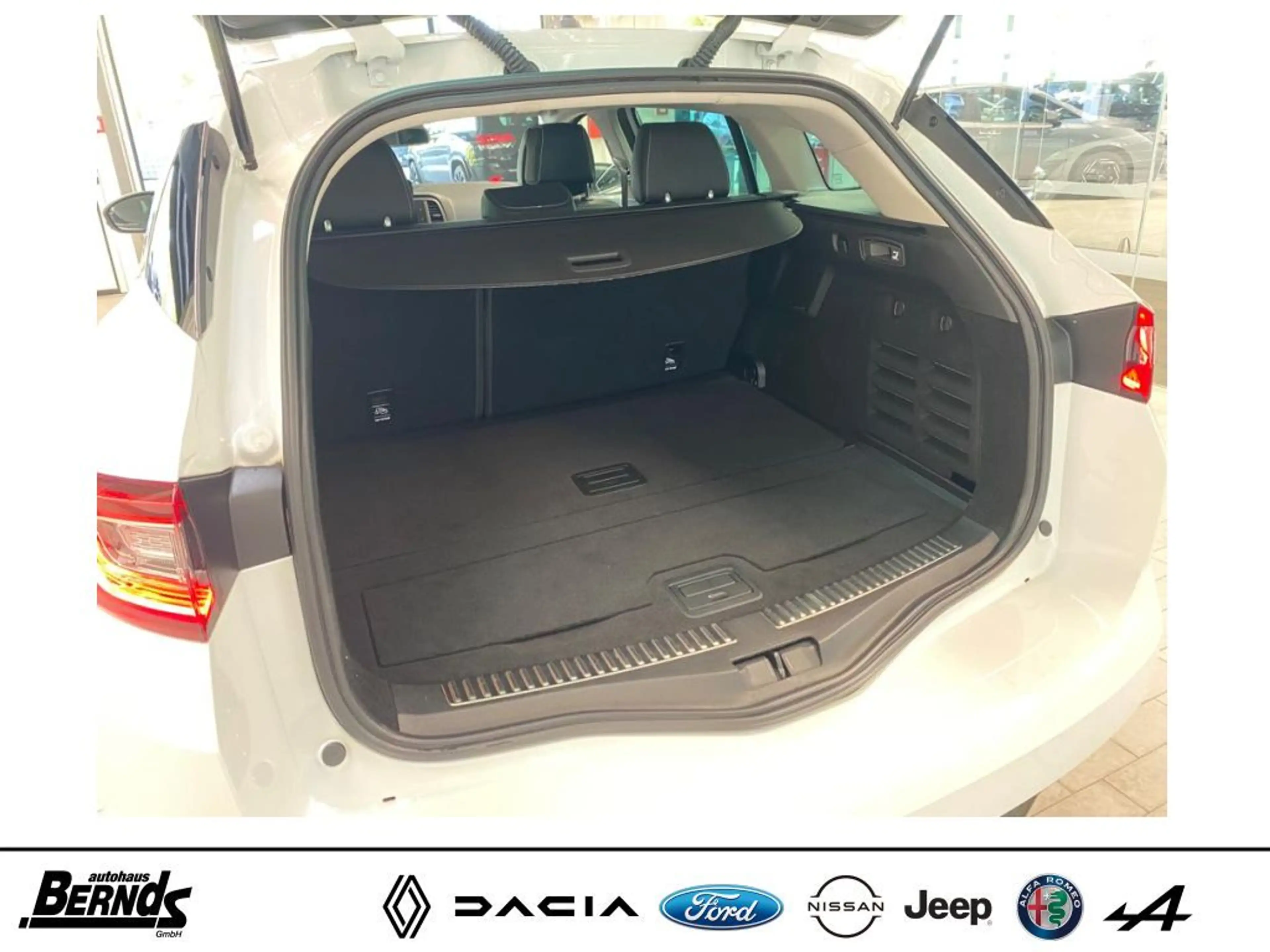 Renault Megane Grandtour TCe 140 GPF BOSE EDITION Easy-Parking — photo 6