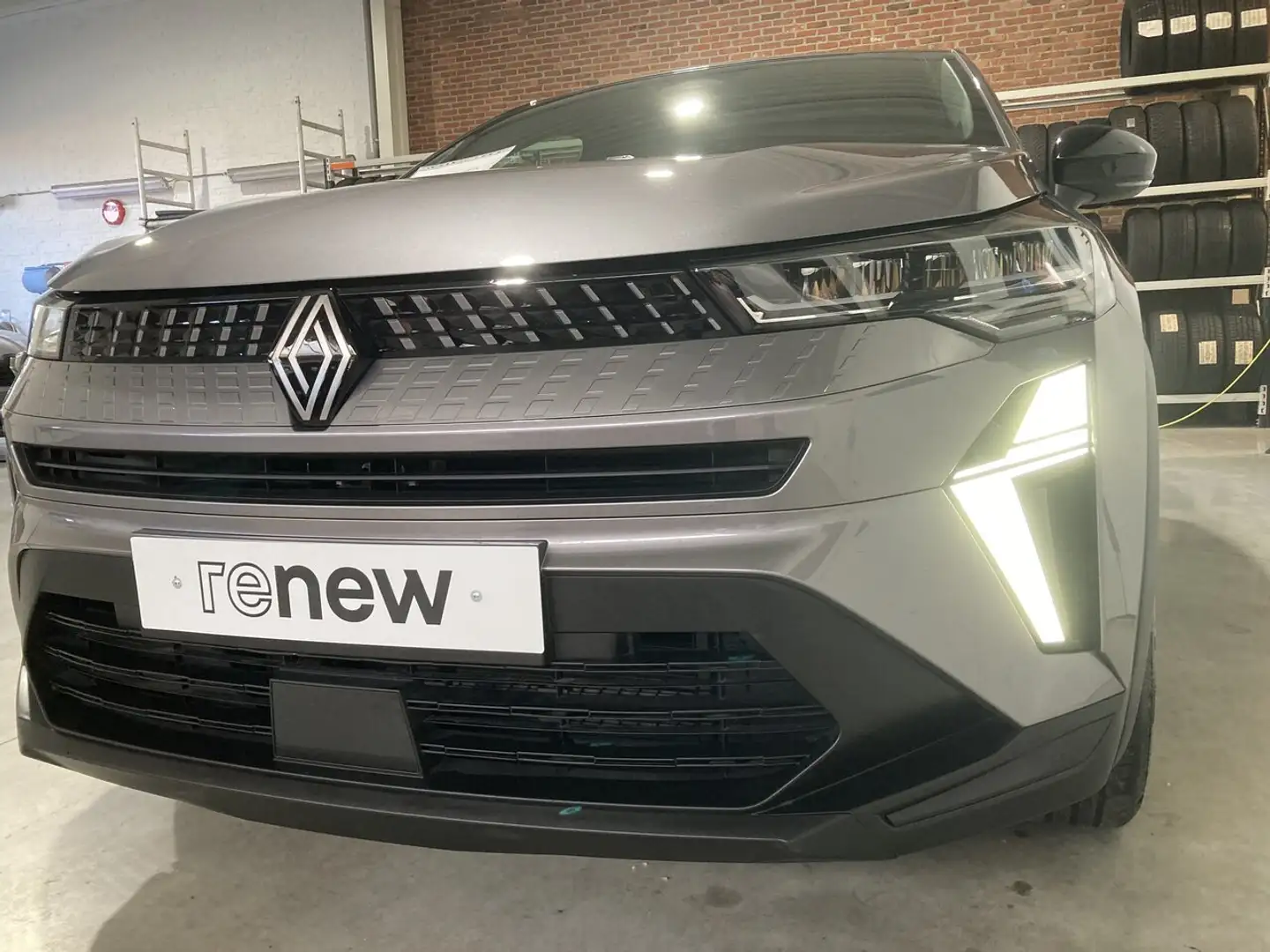 Renault Captur TCe 160 Pk Evolution * Automaat - 7.000 Km * Gris - 1