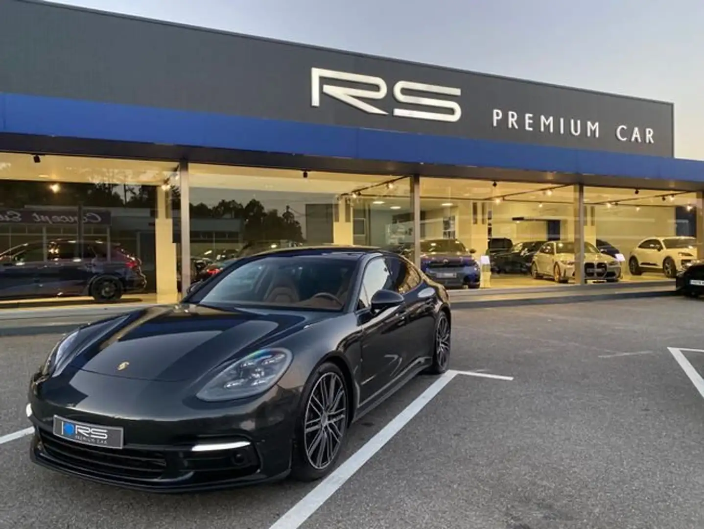 Porsche Panamera 4 Gris - 1