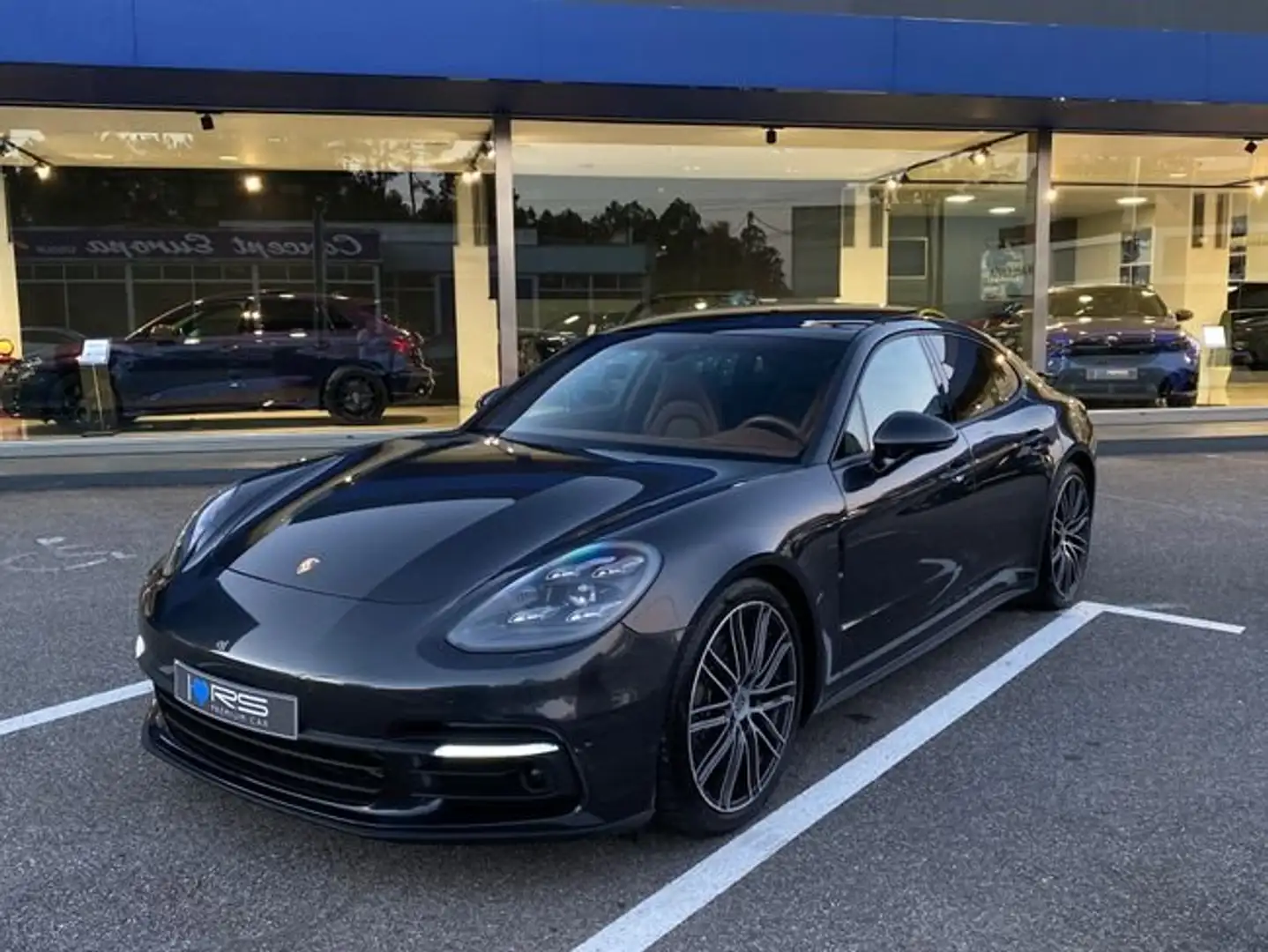 Porsche Panamera 4 Gris - 2