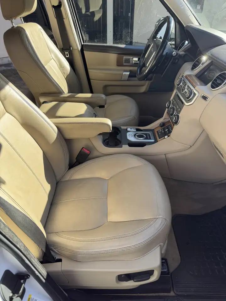 Land Rover LR4 снимка Land Rover LR4