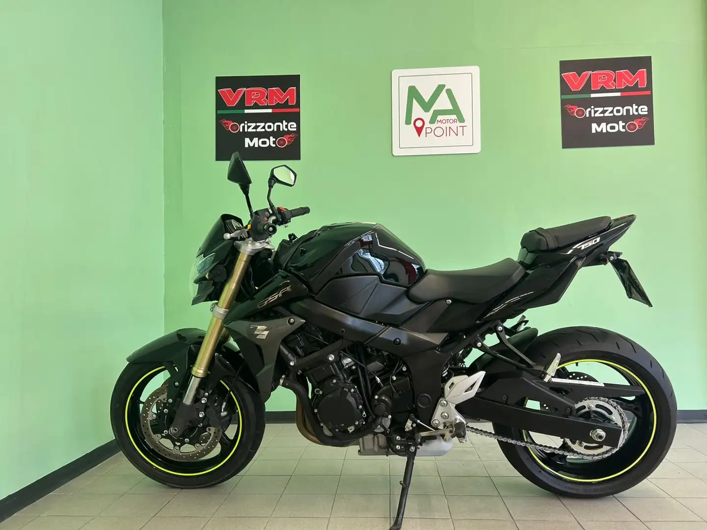 Suzuki GSR 750 Negro - 1