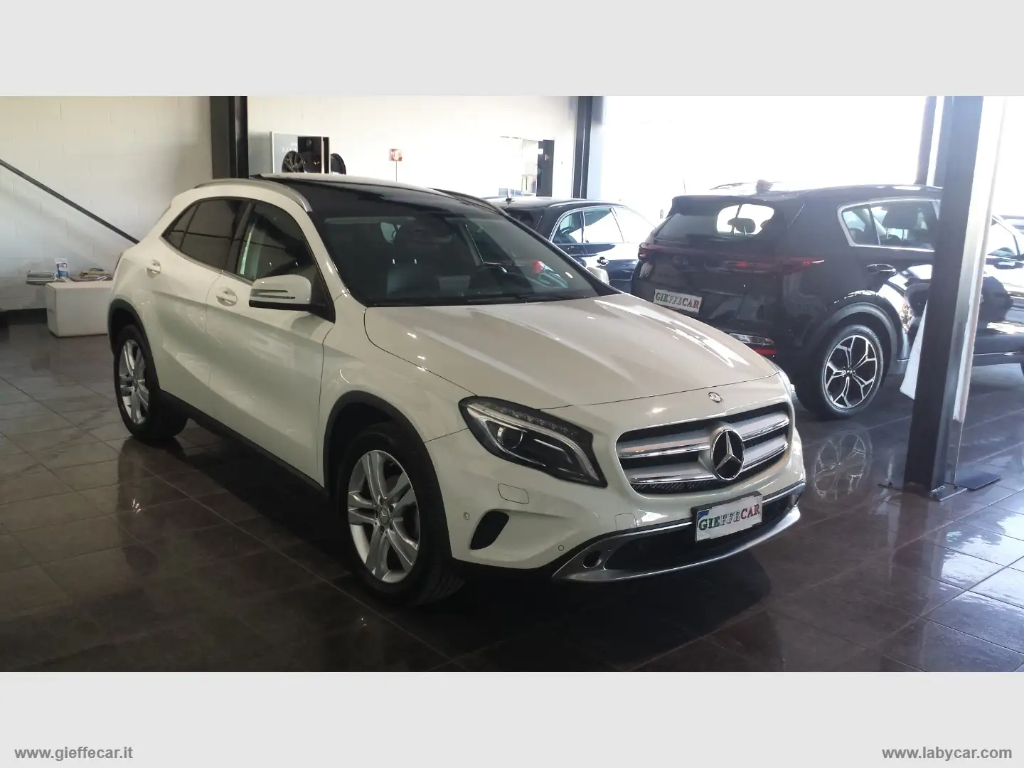 Mercedes-Benz GLA 180 GLA 200 d Automatic 4Matic Enduro Bianco - 1