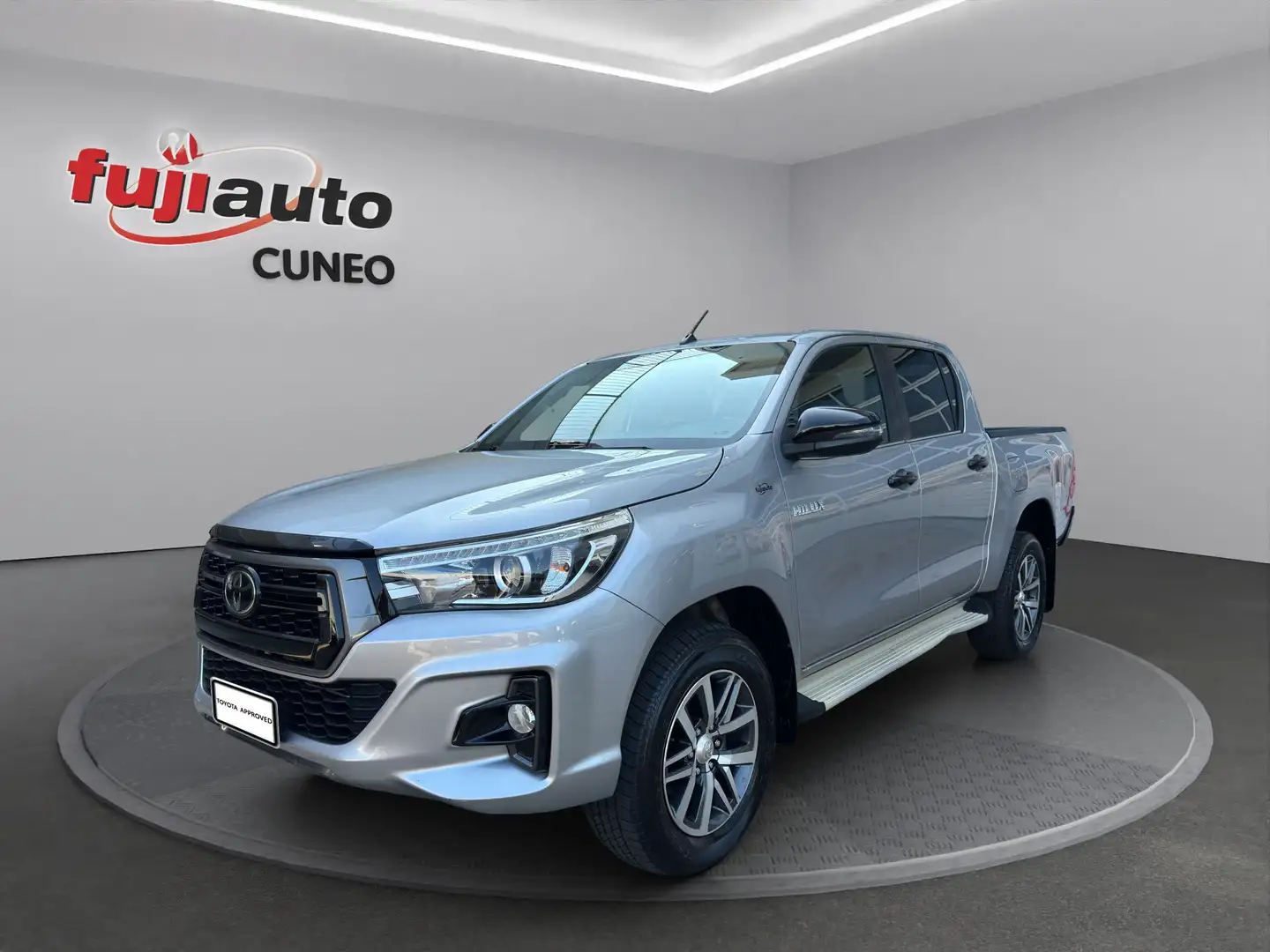 Toyota Hilux Hilux 2.4 d-4d 4x2 Hilux  DC Executive my19 Argento - 1