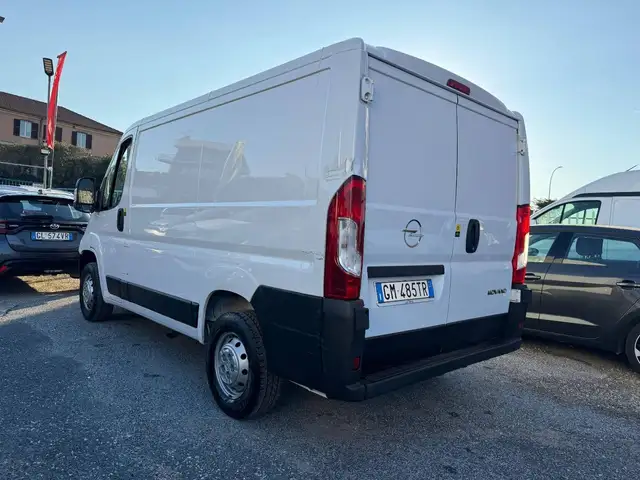 Opel Movano view 2