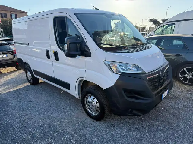 Opel Movano view 5