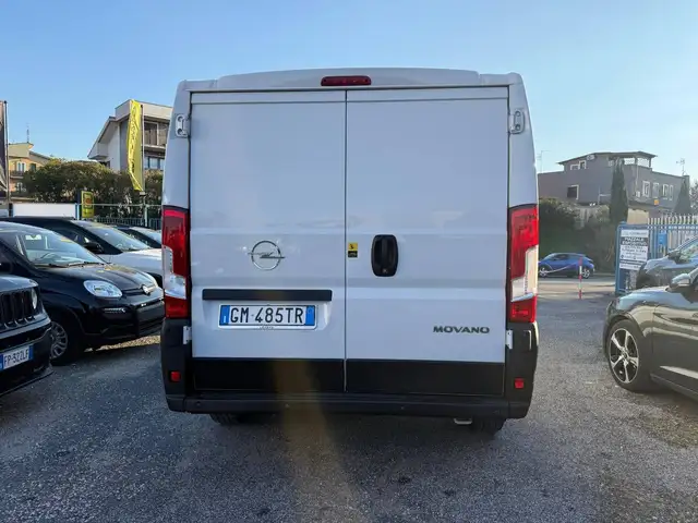 Opel Movano view 3