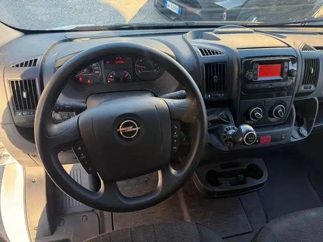 Opel Movano view 8