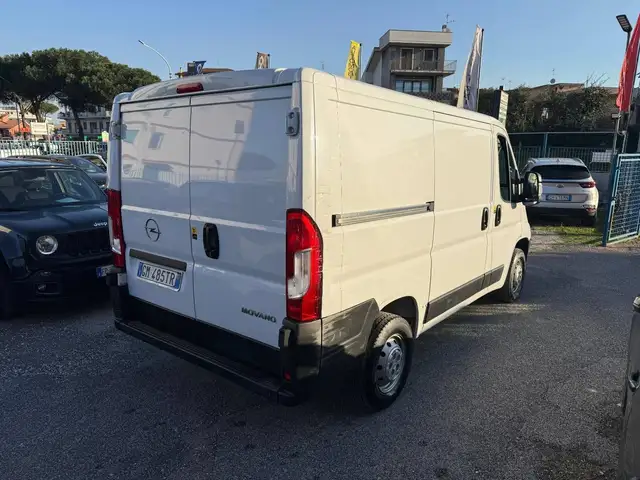 Opel Movano view 4