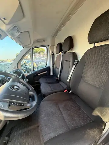 Opel Movano view 7