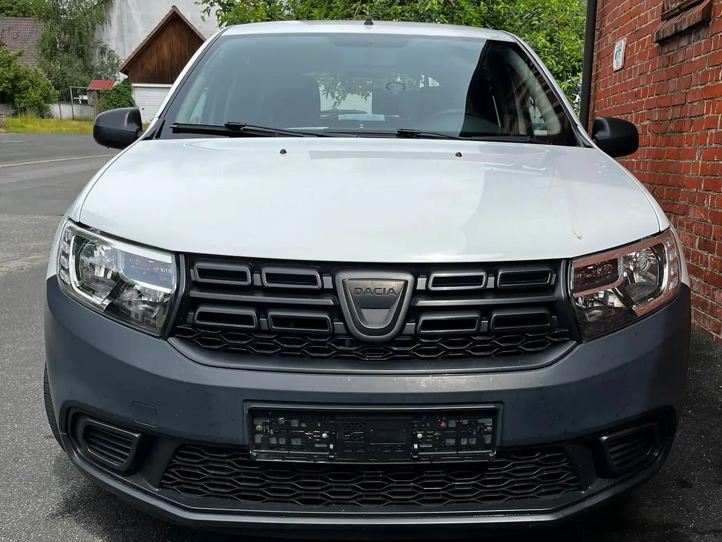 Dacia Sandero TÜV, Euro 6, 3HD, Winterreifen, Navi Weiß - 1