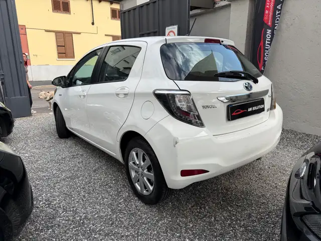 Toyota Yaris view 4