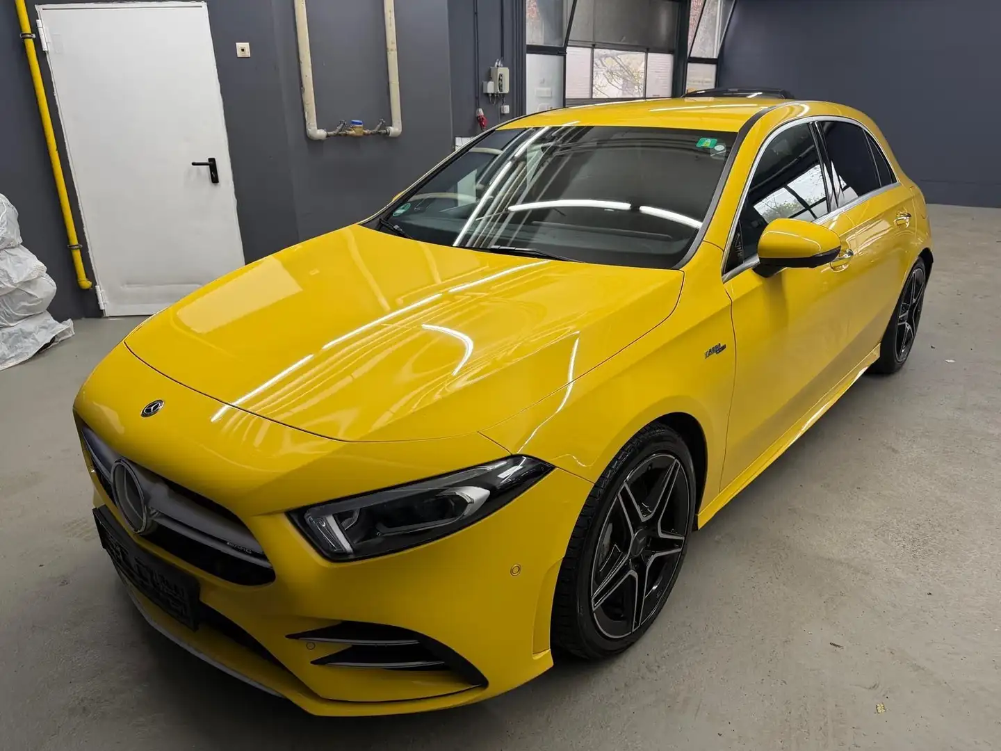Mercedes-Benz A 35 AMG 4Matic Amarillo - 1