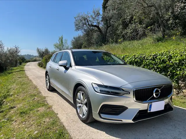Volvo V60 V60 2.0 b4 Momentum Business auto