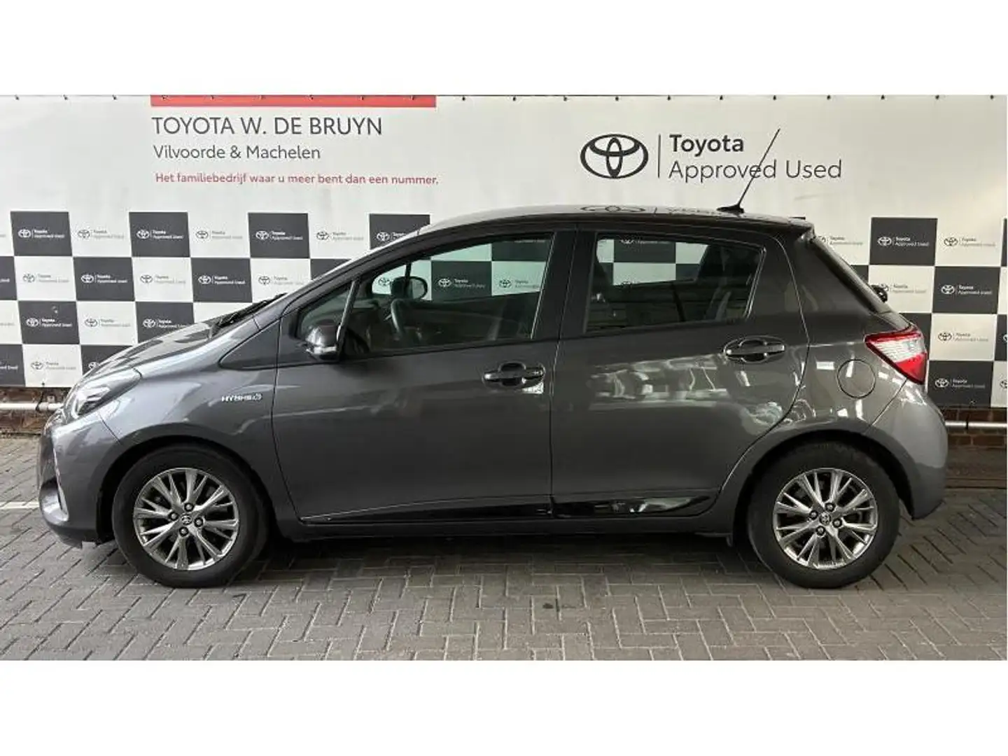 Toyota Yaris Comfort & Pack Y-CONIC Grijs - 2